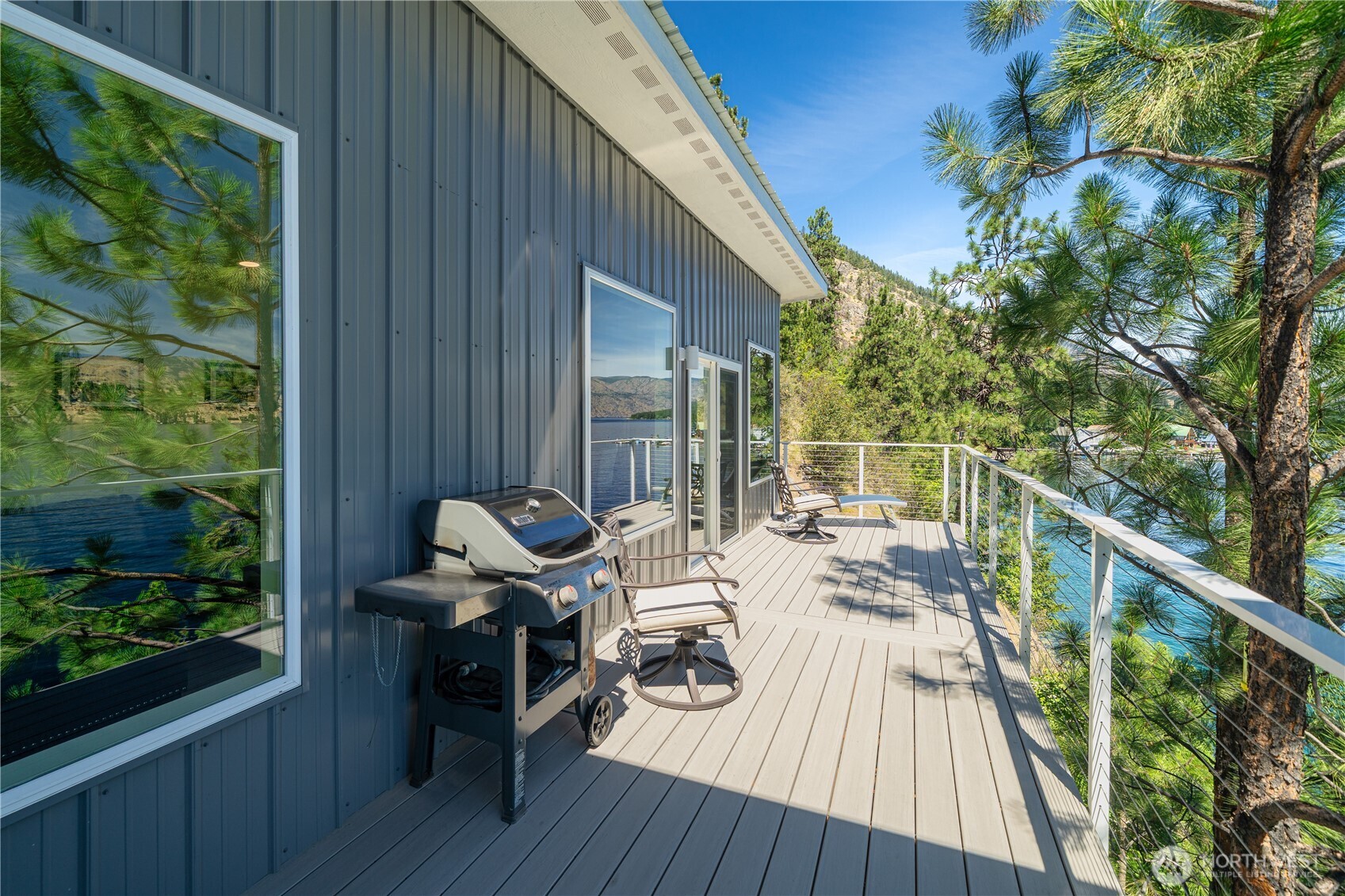 9064 S Lakeshore Rd. Property Photo 12