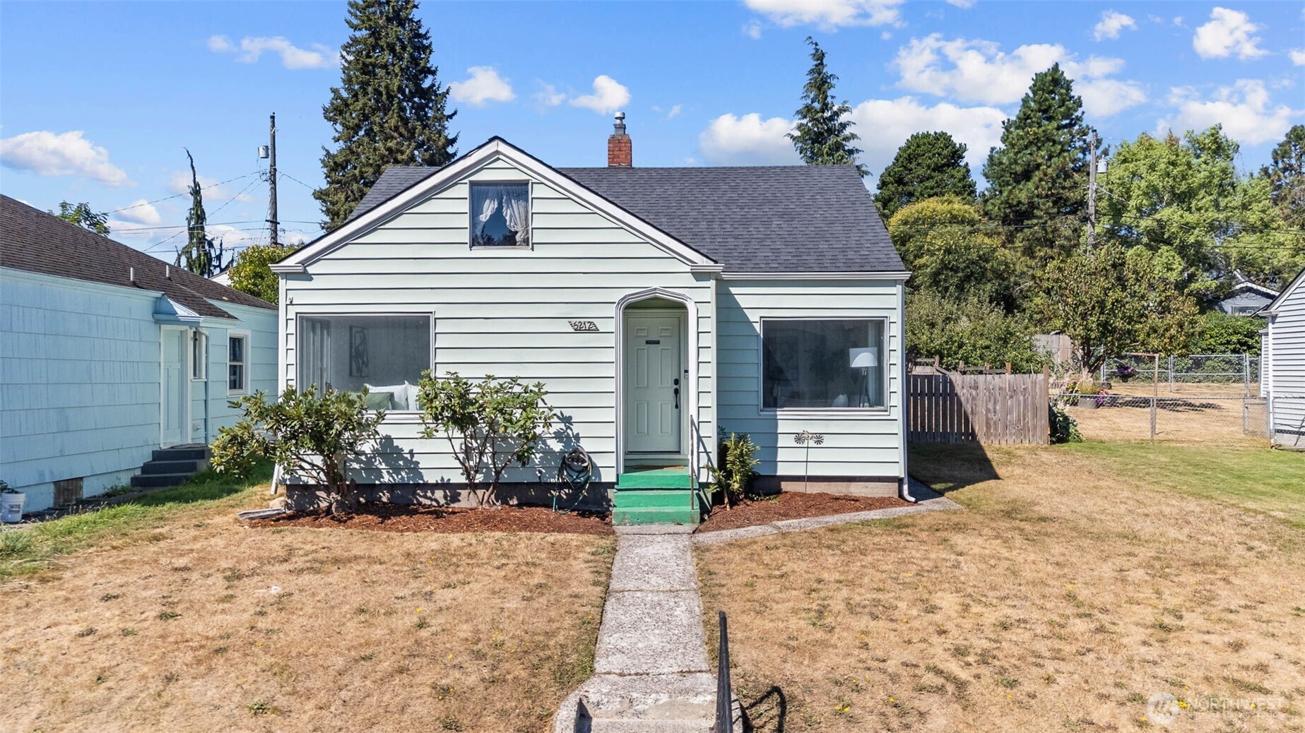 5212 Yakima Avenue Property Photo 1