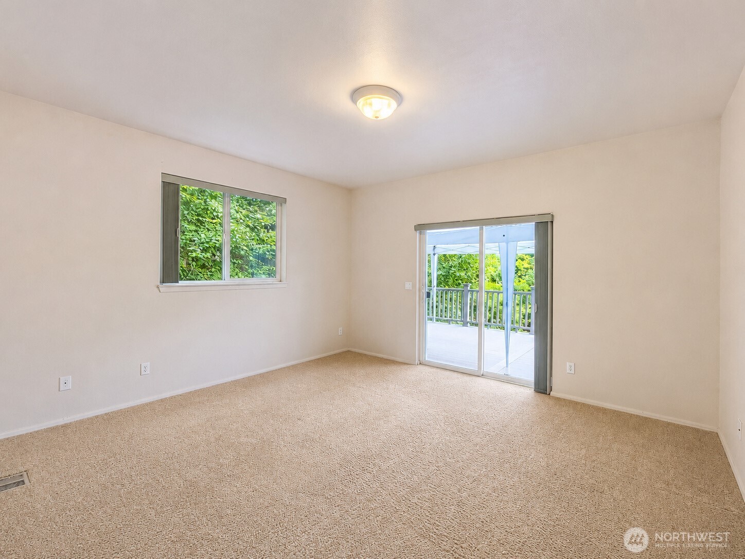 936 Stephenson Drive Property Photo 10