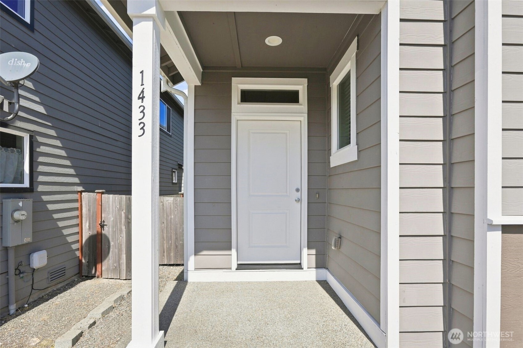 1433 E 48th Street Property Photo 2