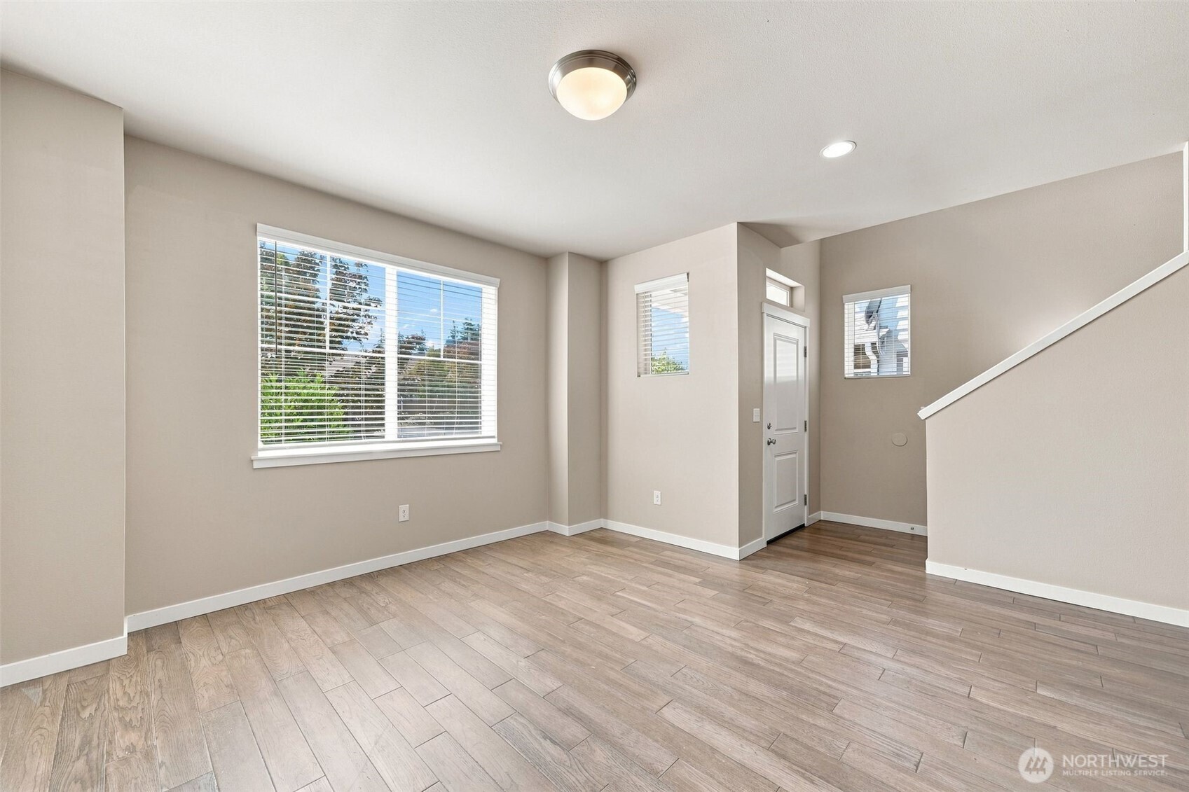 1433 E 48th Street Property Photo 3