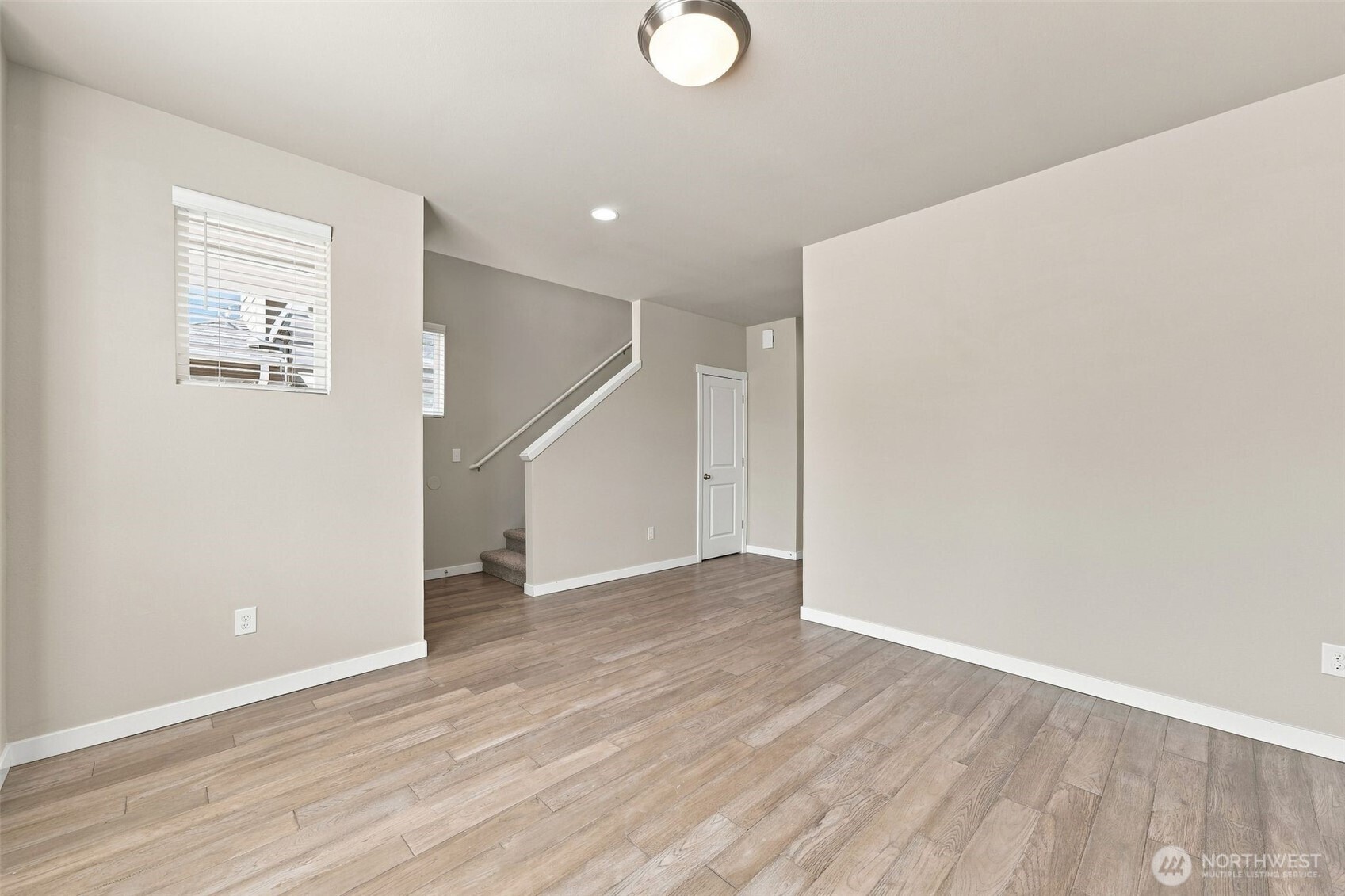 1433 E 48th Street Property Photo 6