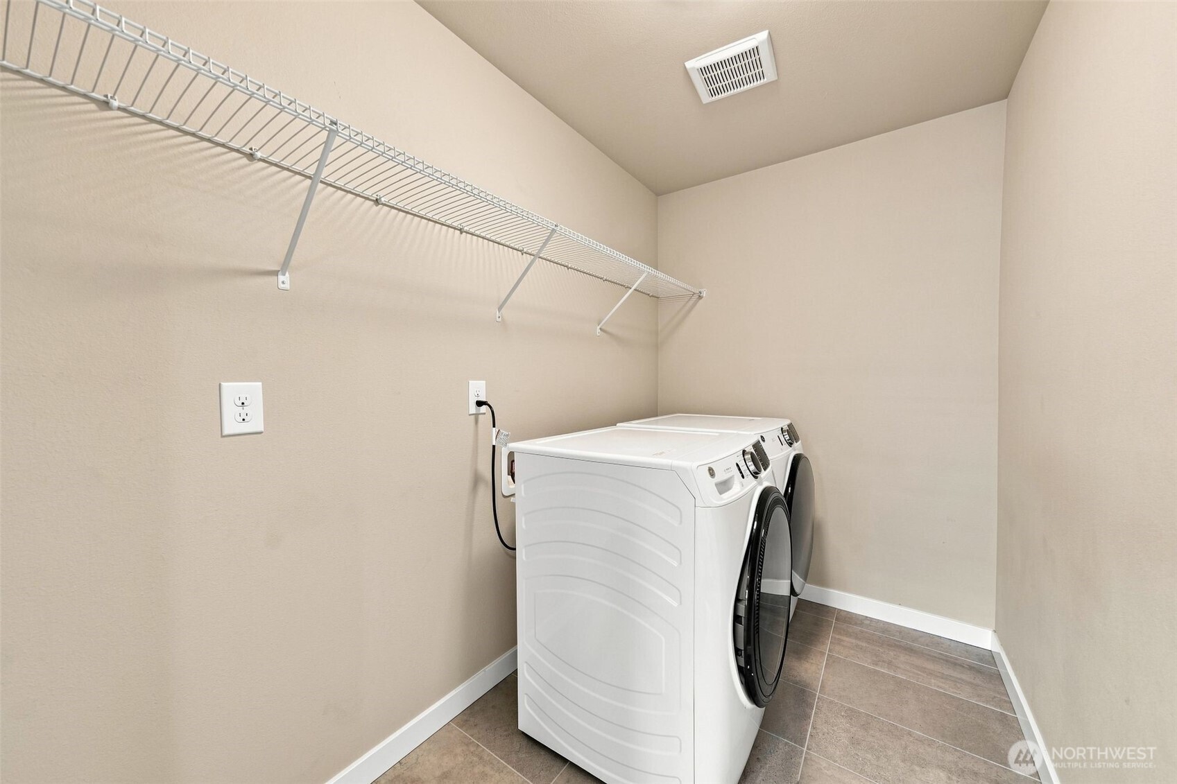 1433 E 48th Street Property Photo 27
