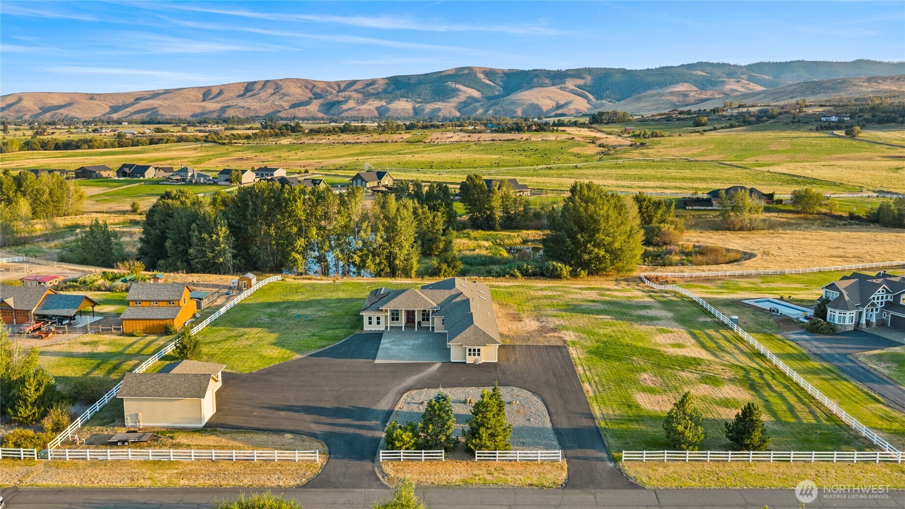240 Majestic Heights Drive Property Photo 1