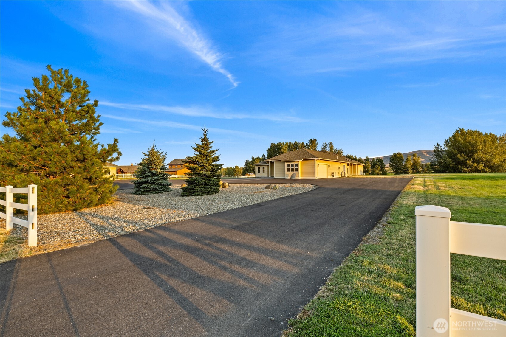 240 Majestic Heights Drive Property Photo 4
