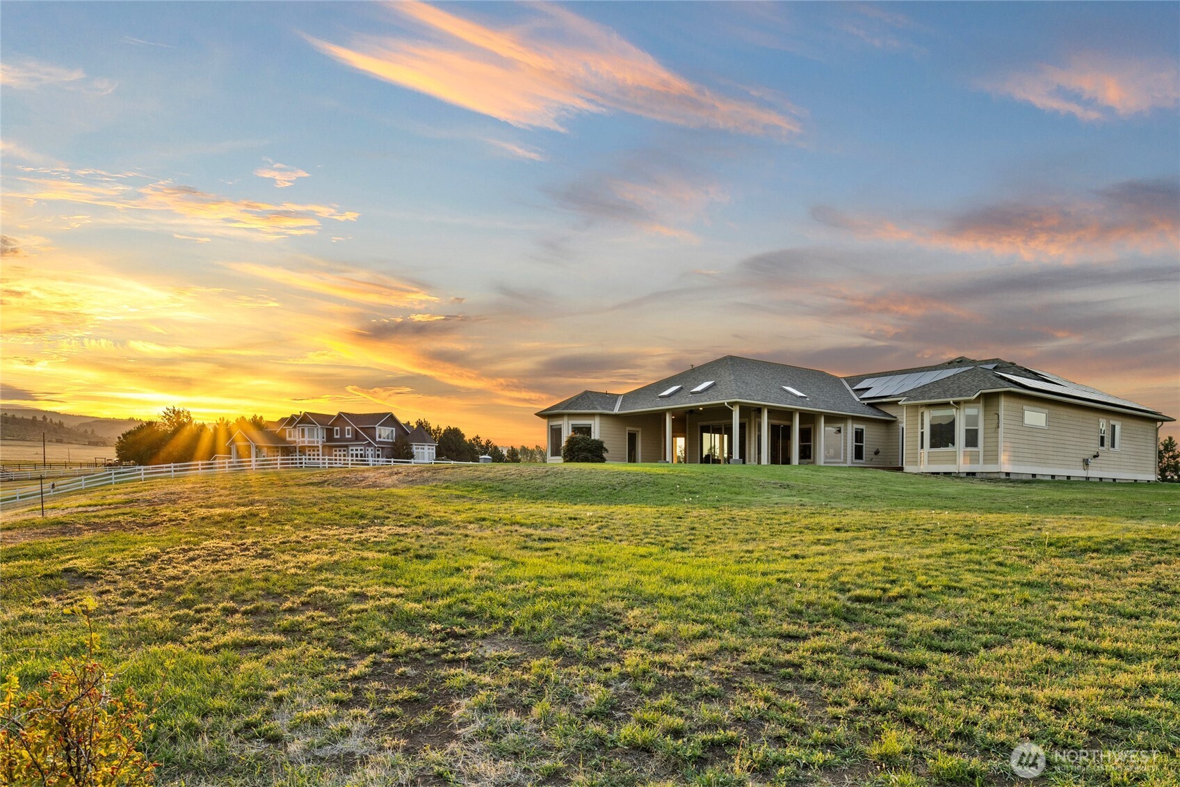 240 Majestic Heights Drive Property Photo 7