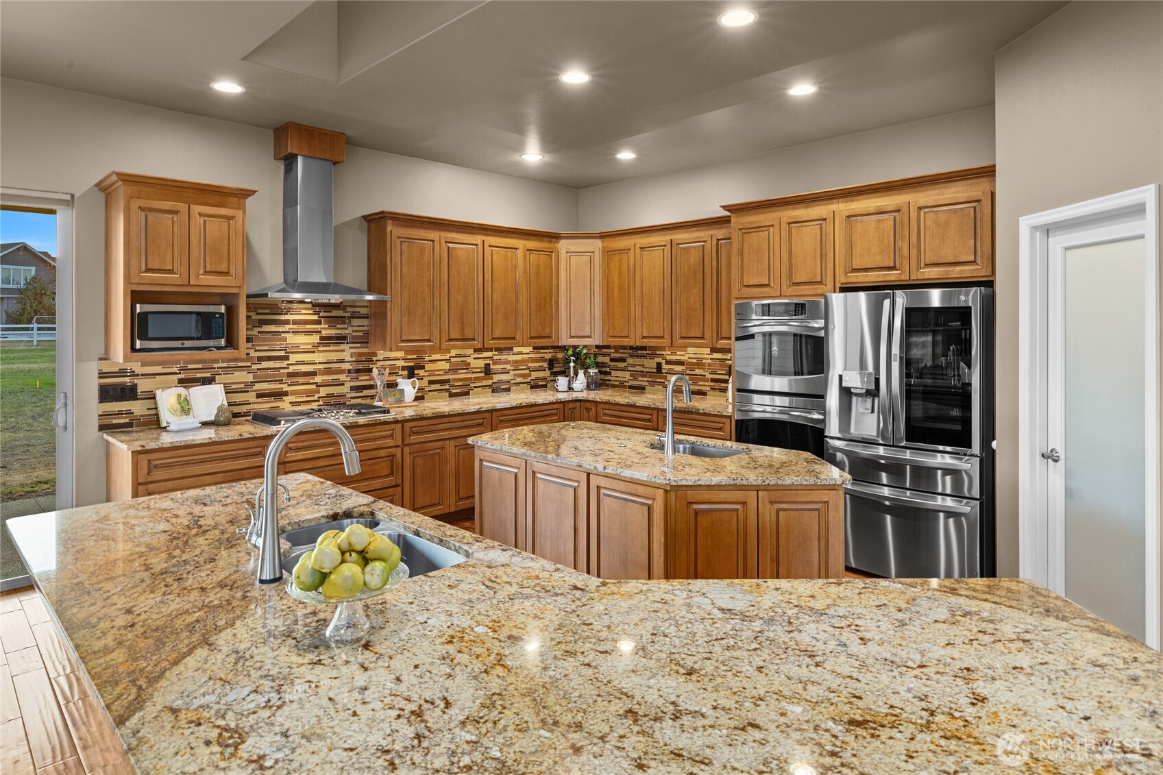 240 Majestic Heights Drive Property Photo 14