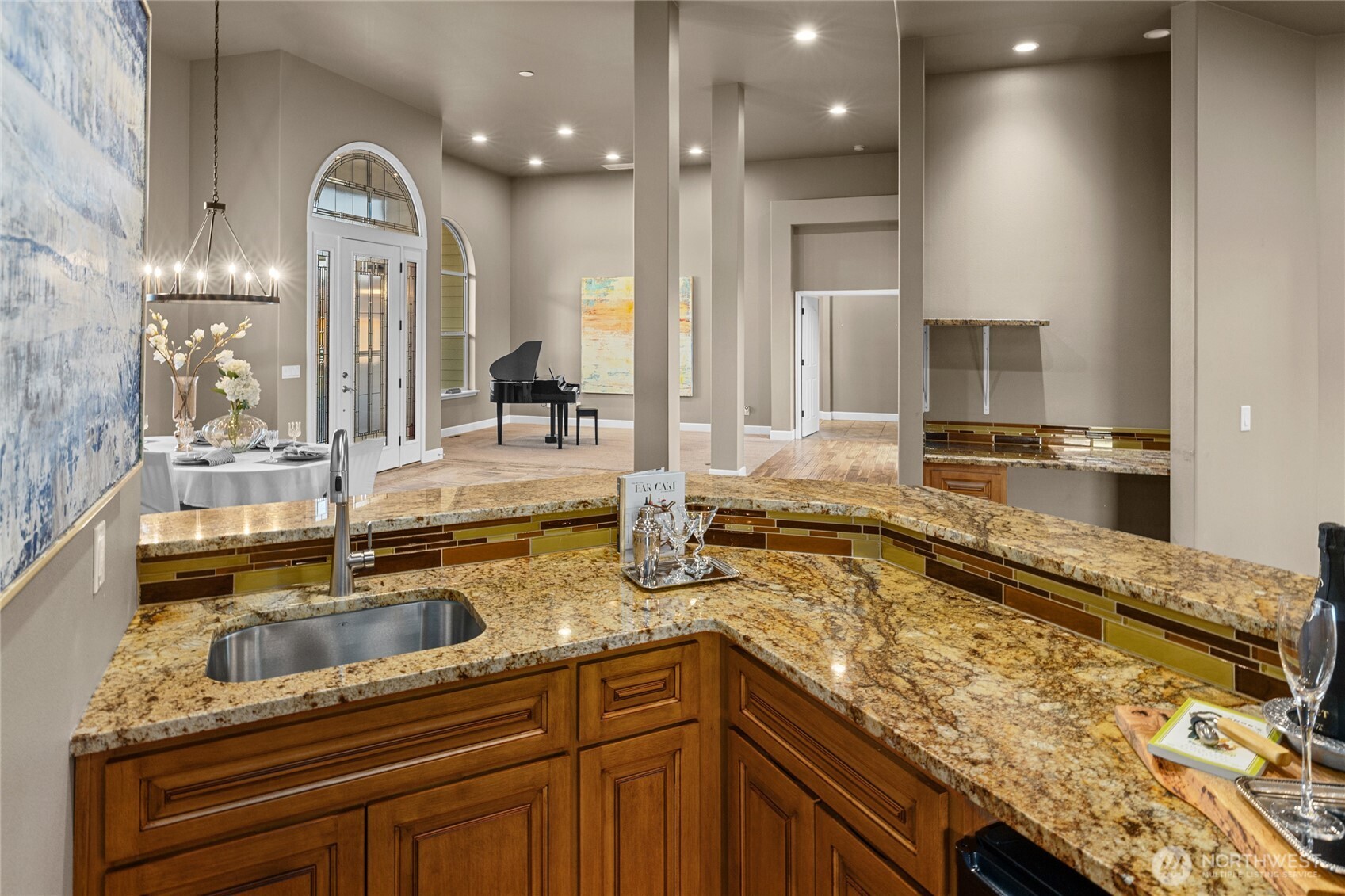 240 Majestic Heights Drive Property Photo 18