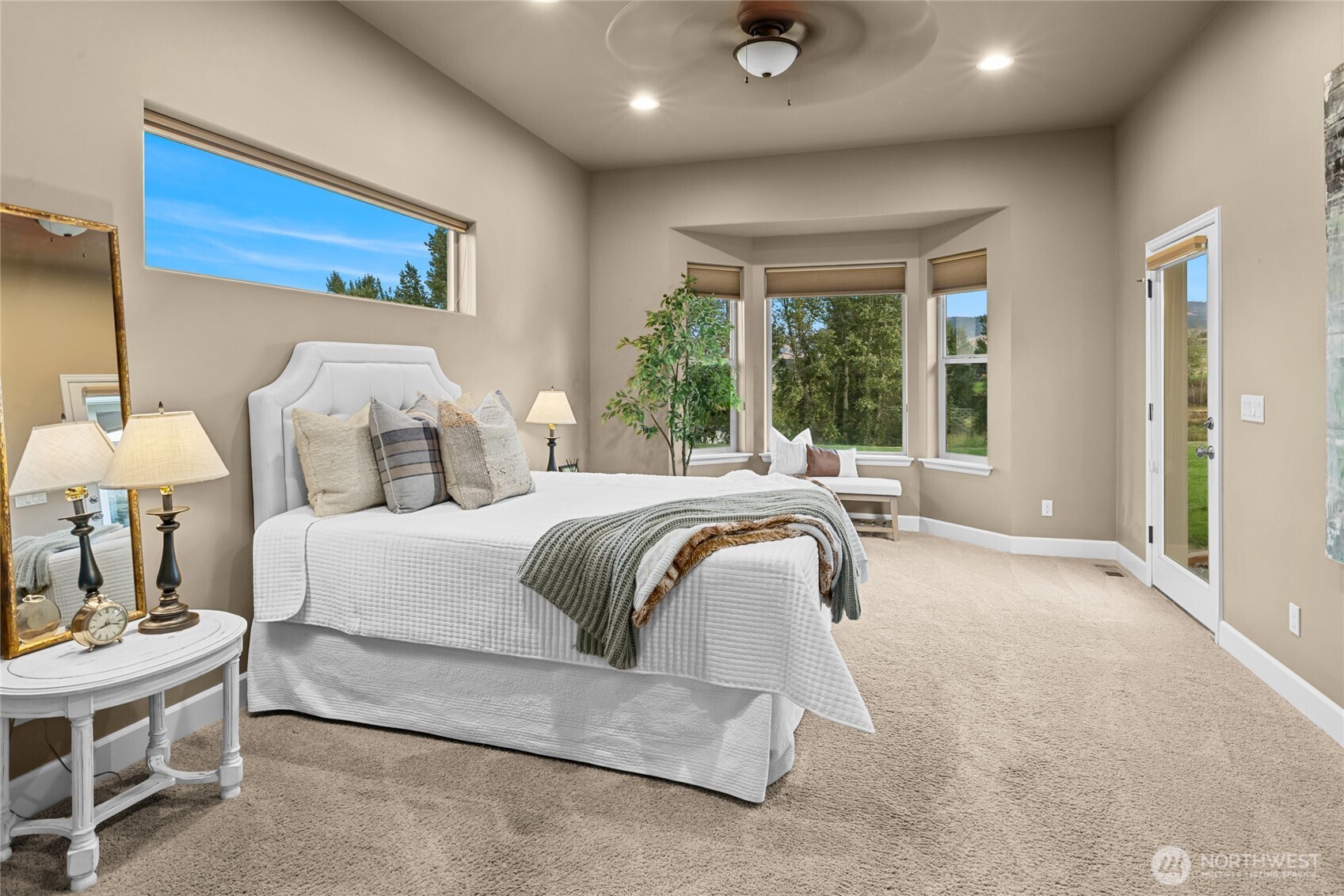 240 Majestic Heights Drive Property Photo 21