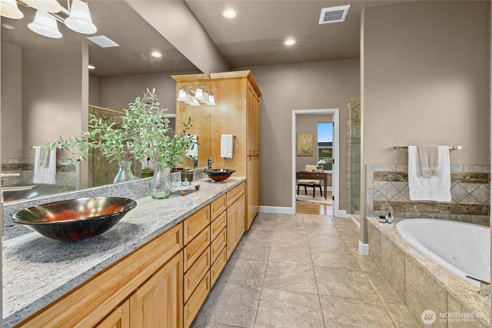 240 Majestic Heights Drive Property Photo 23