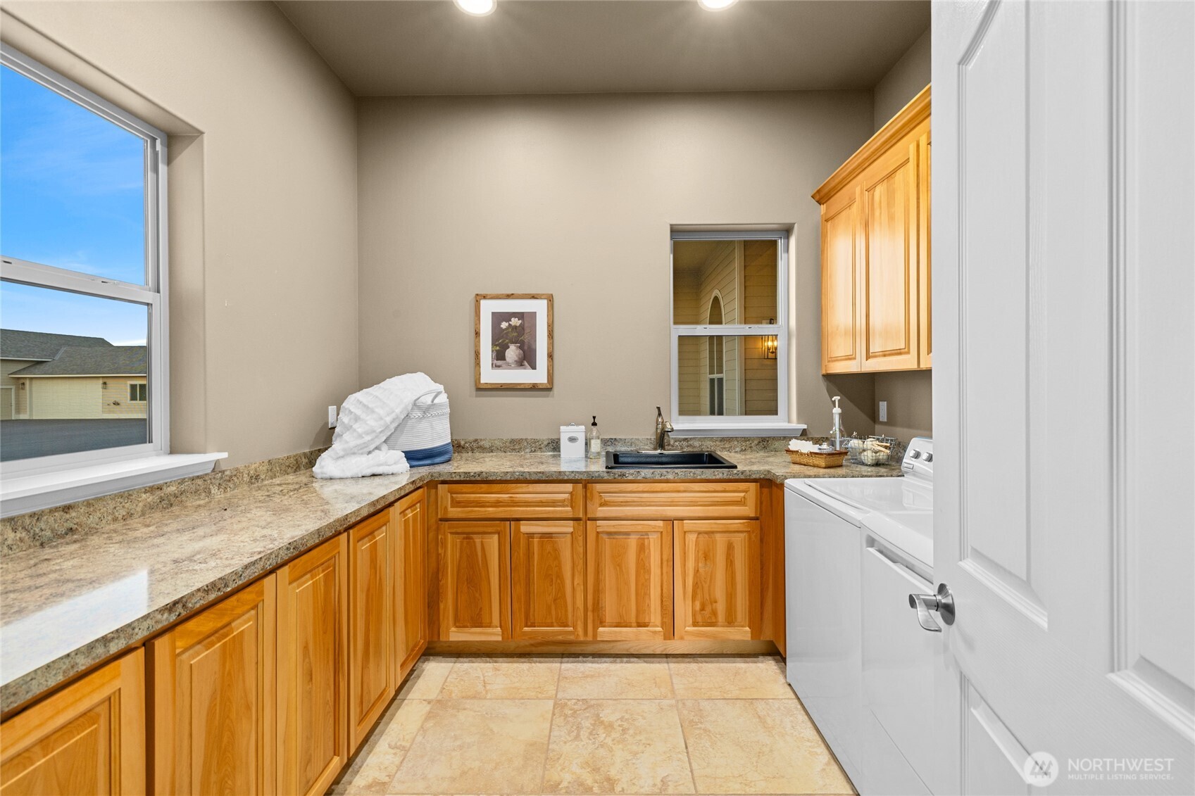 240 Majestic Heights Drive Property Photo 26