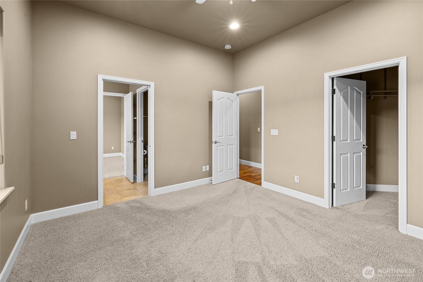 240 Majestic Heights Drive Property Photo 27