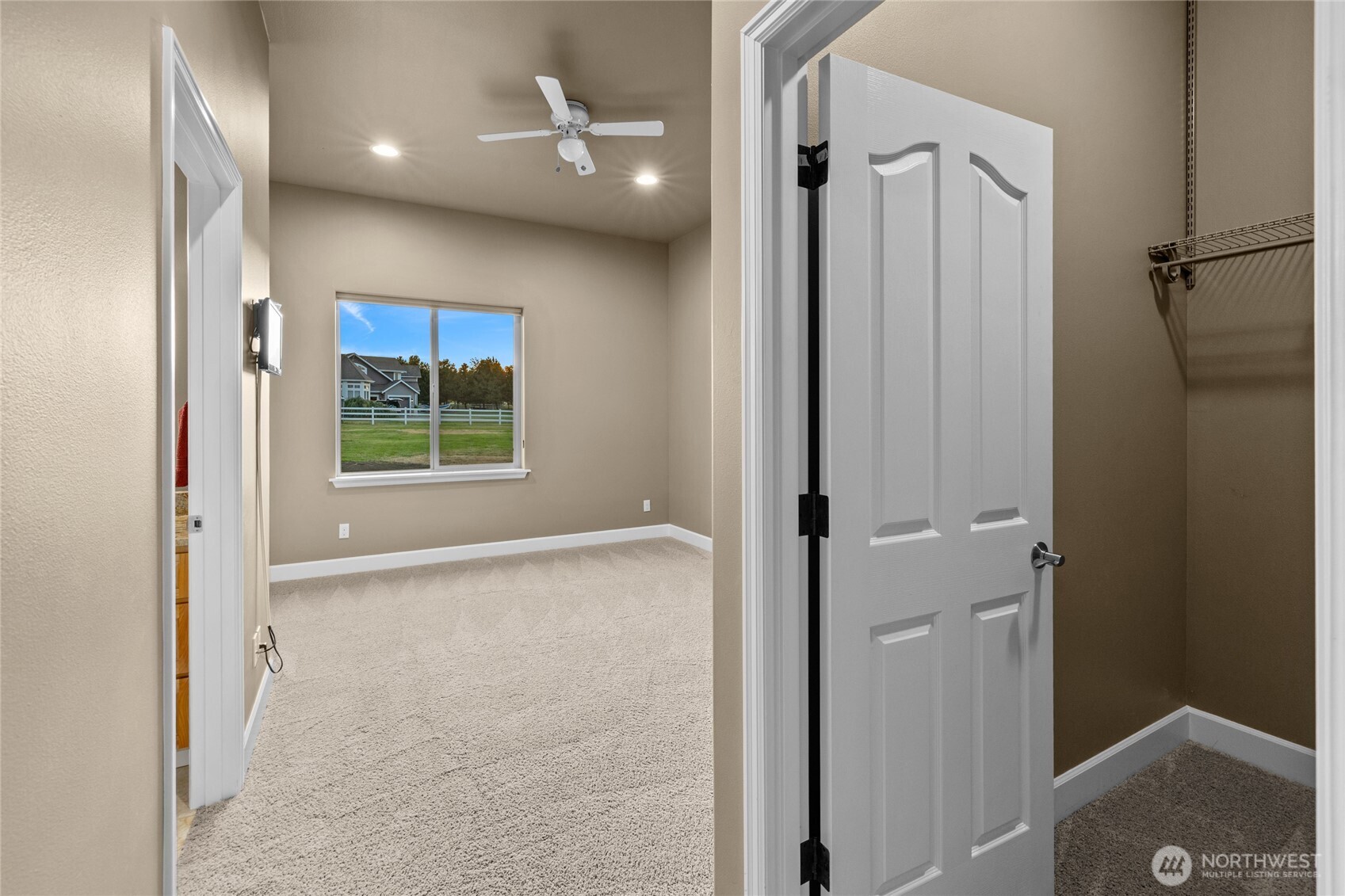 240 Majestic Heights Drive Property Photo 29