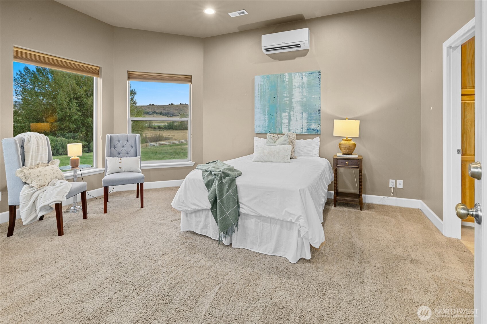 240 Majestic Heights Drive Property Photo 30
