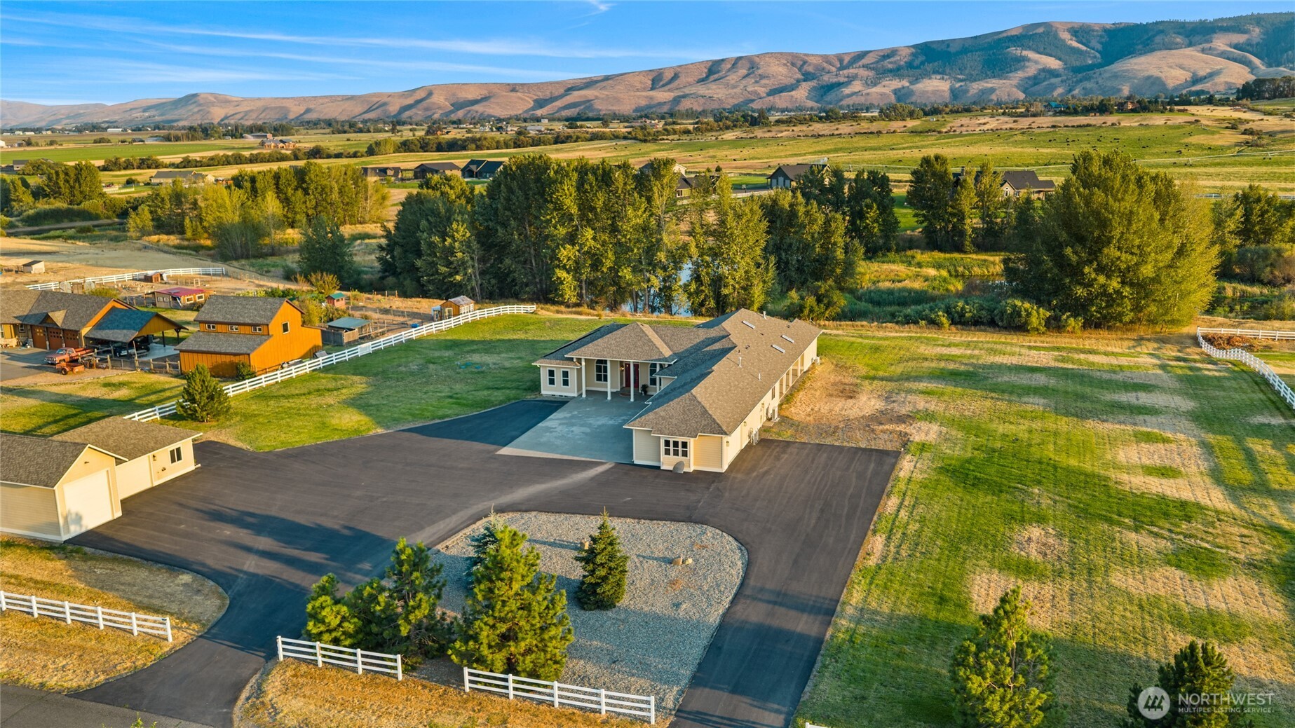240 Majestic Heights Drive Property Photo 36