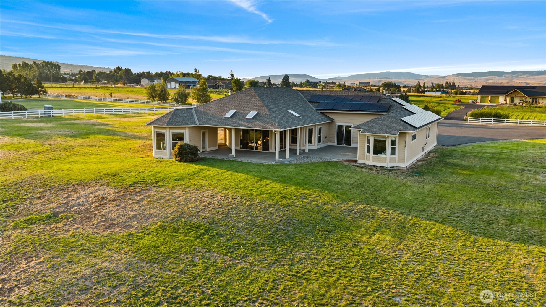 240 Majestic Heights Drive Property Photo 39
