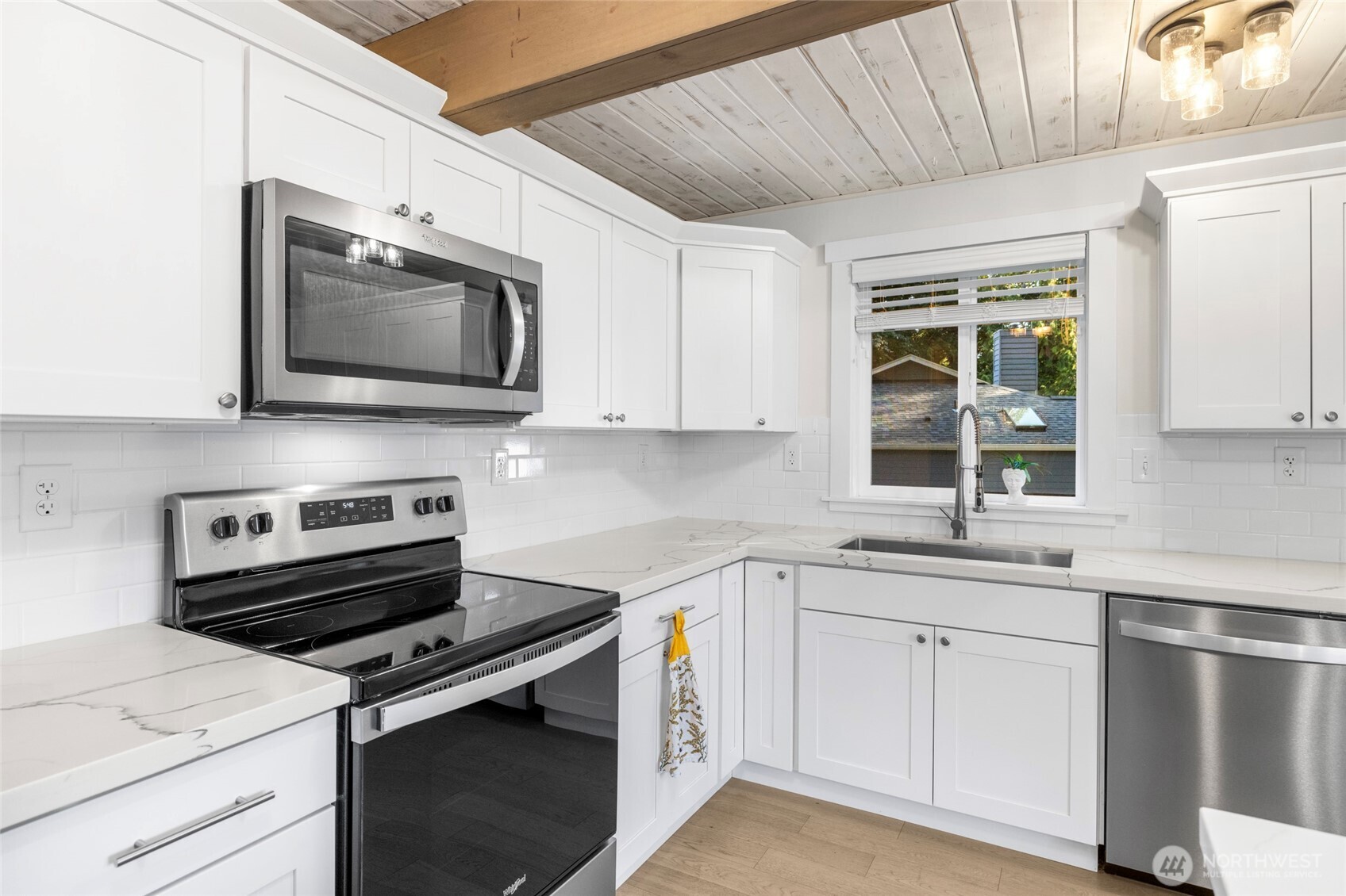 728 Tillamuk Drive Property Photo 14