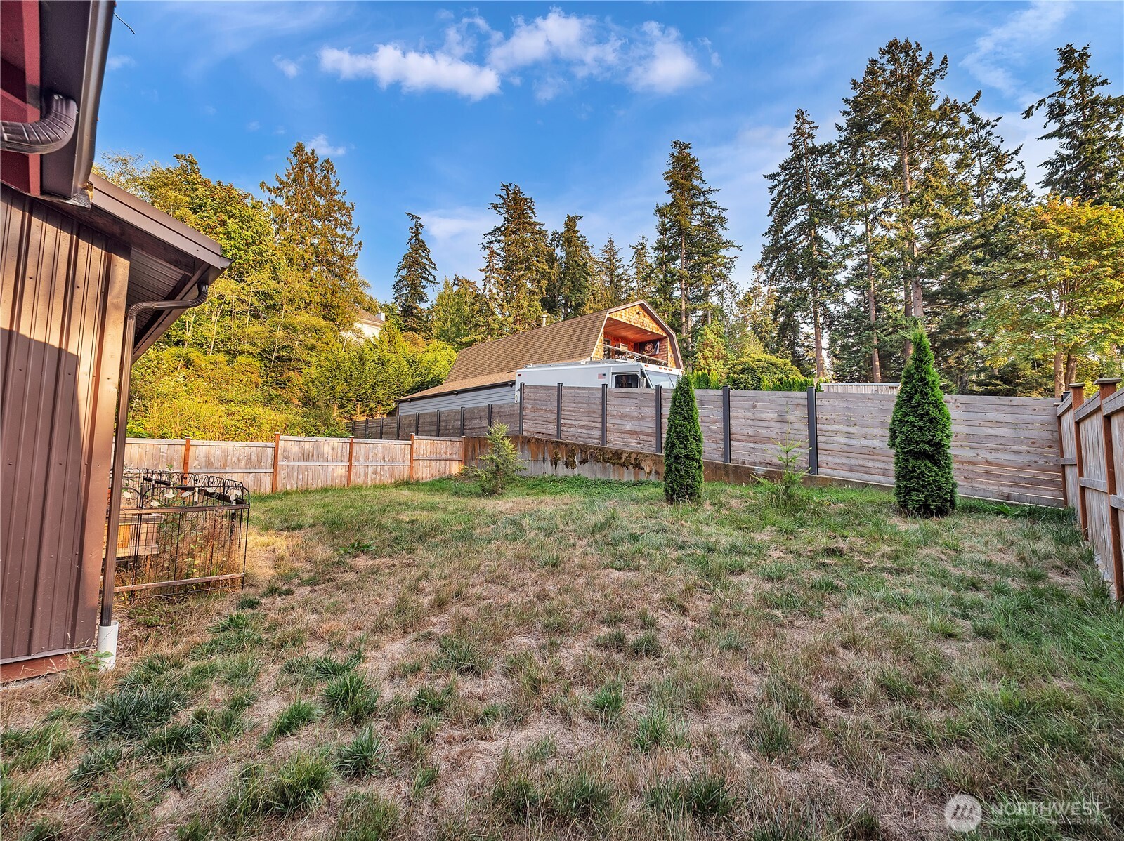 17261 Golden View Avenue Property Photo 8