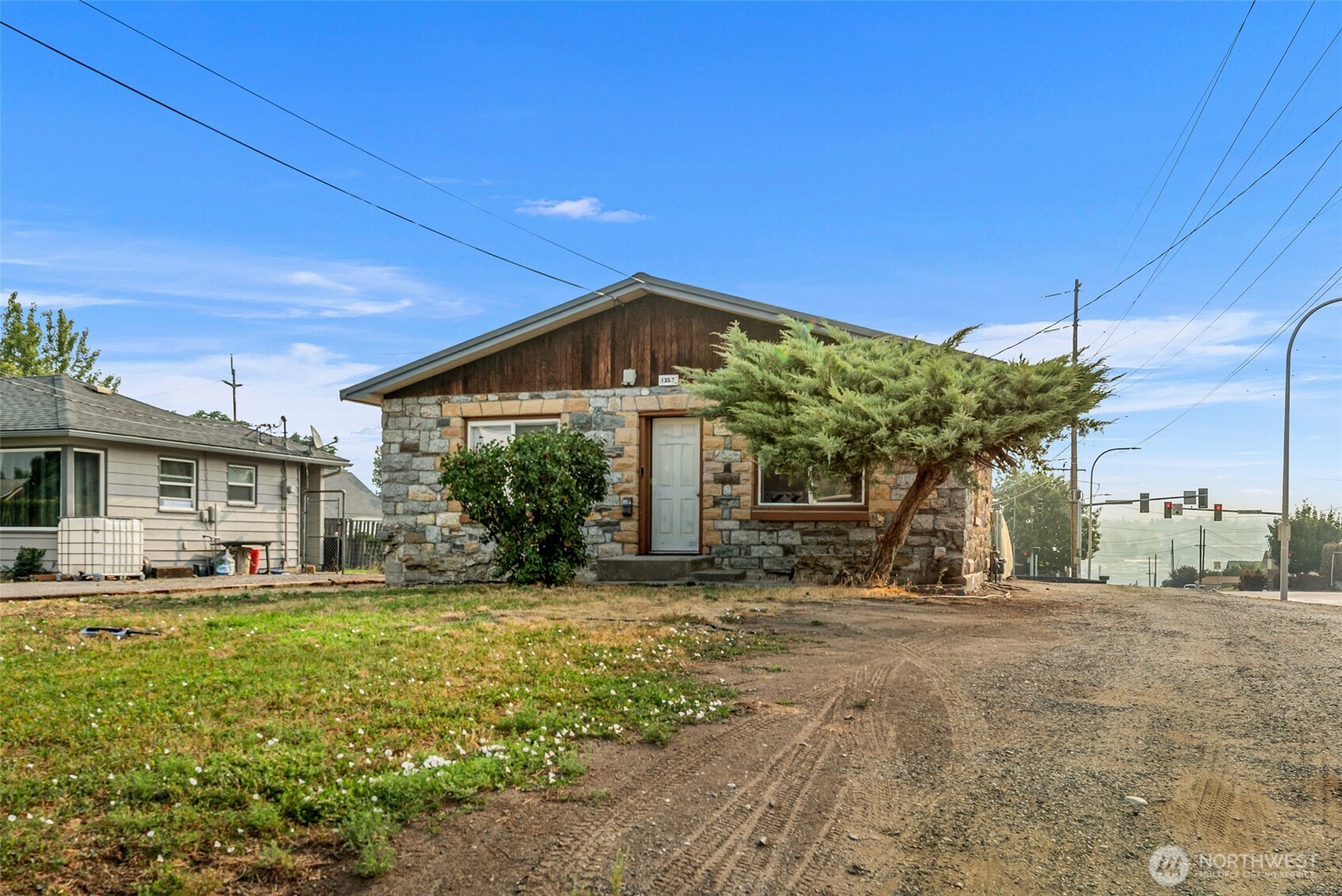 1357 Monitor Street Property Photo 28
