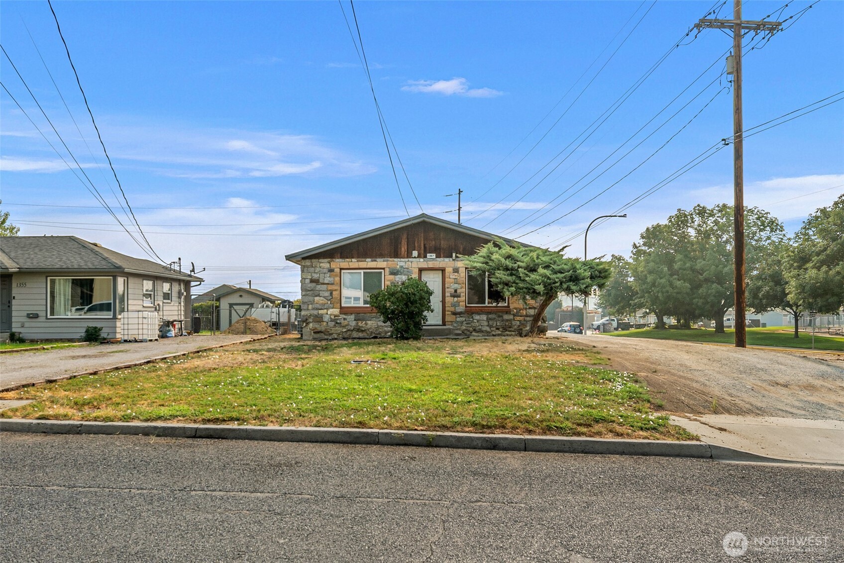 1357 Monitor Street Property Photo 29