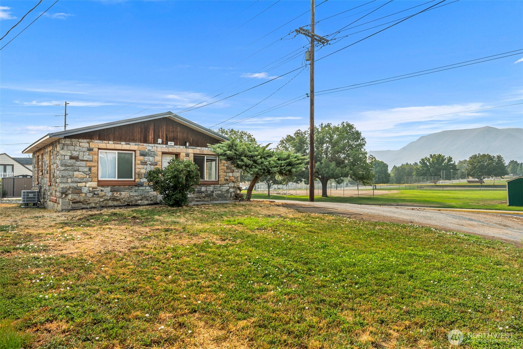 1357 Monitor Street Property Photo 30