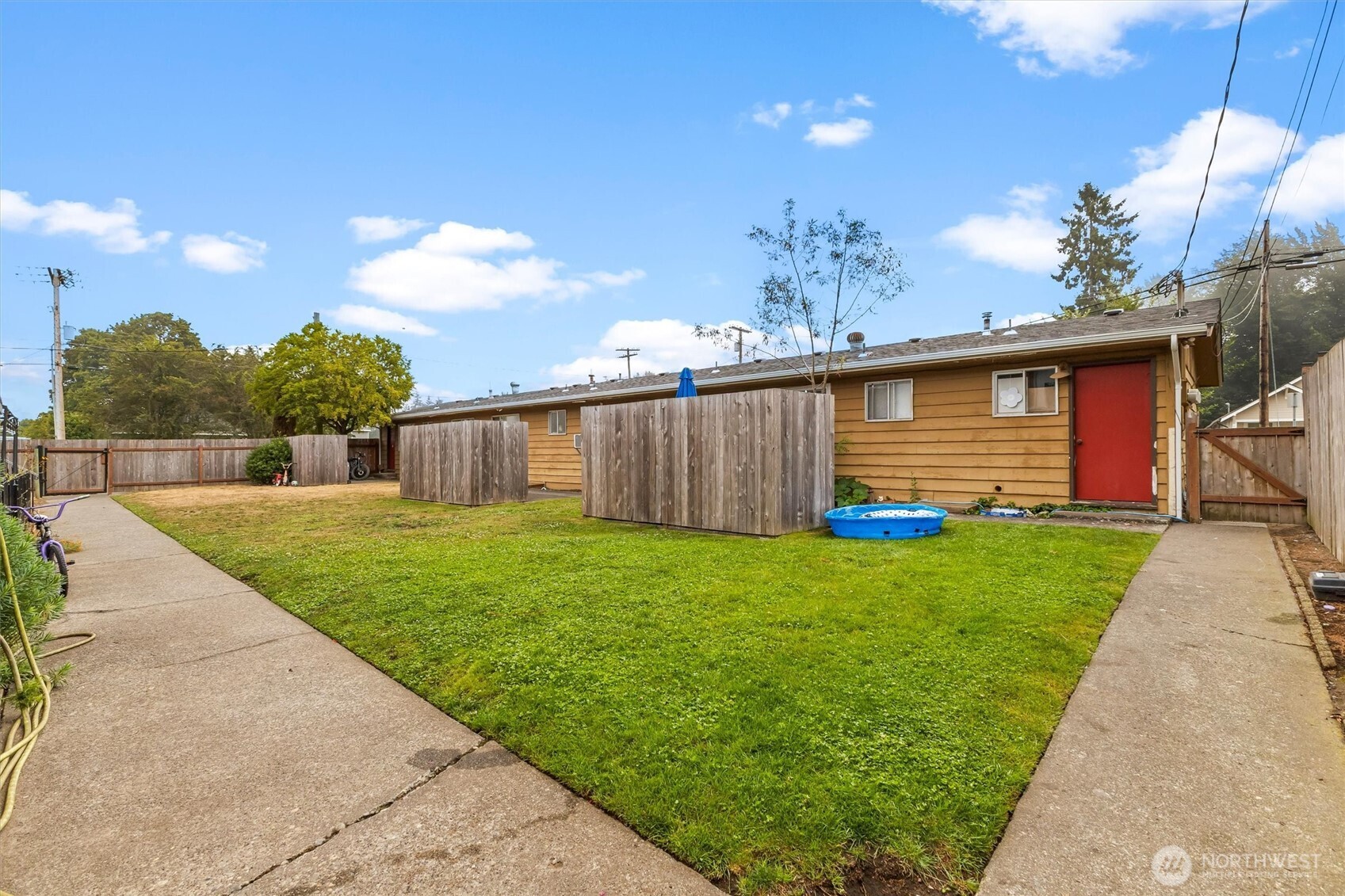 1955 Eaton Avenue Property Photo 3