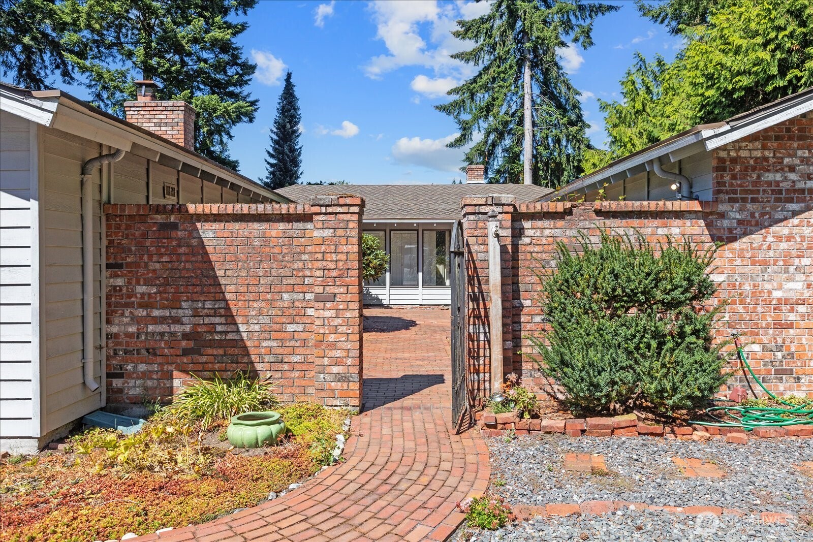 9113 186th Place Property Photo 3