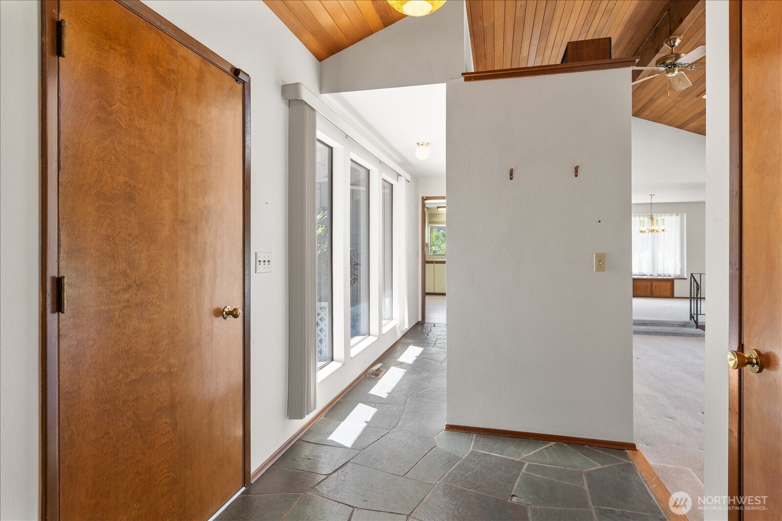 9113 186th Place Property Photo 6