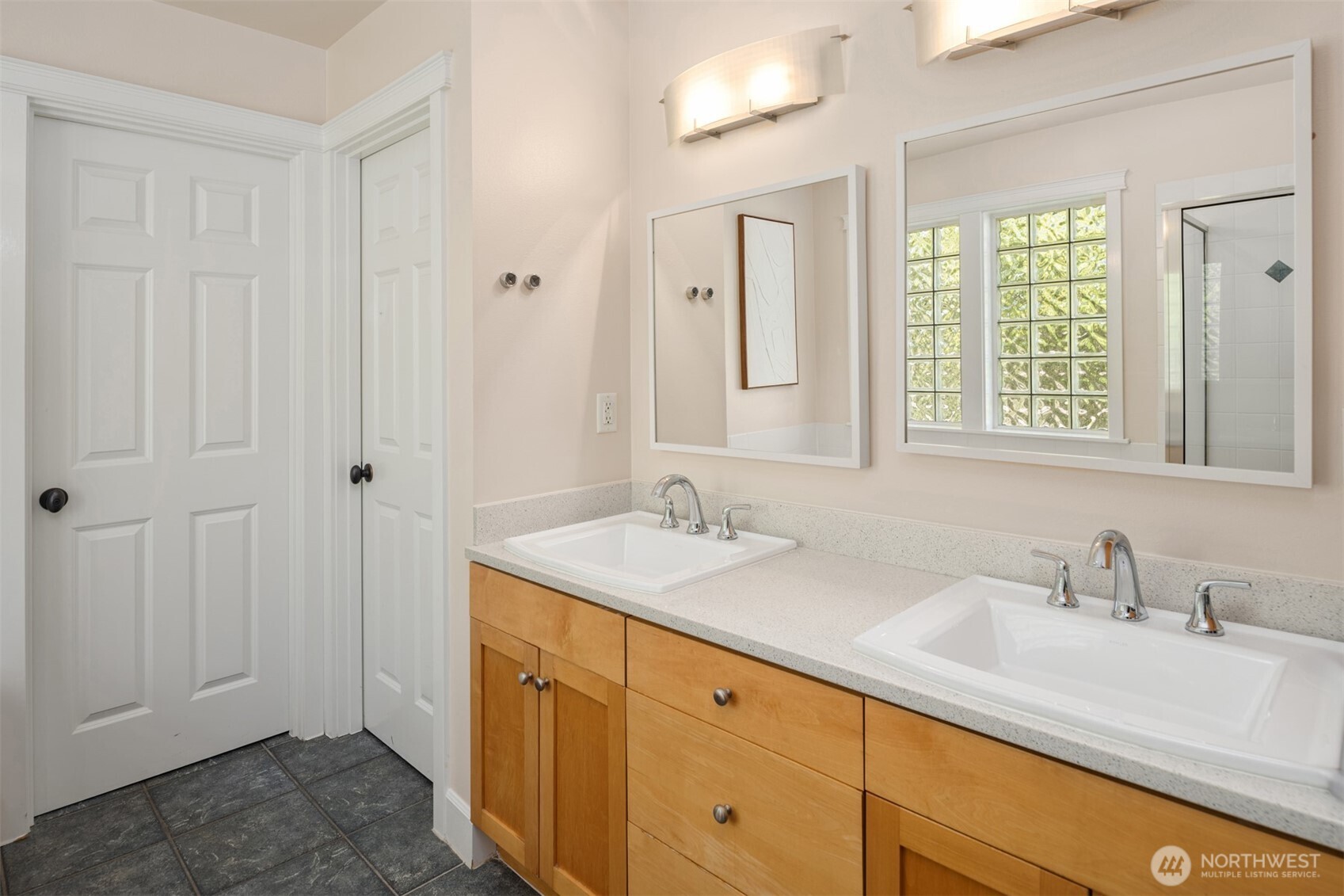 4600 Green Lake Way Property Photo 18