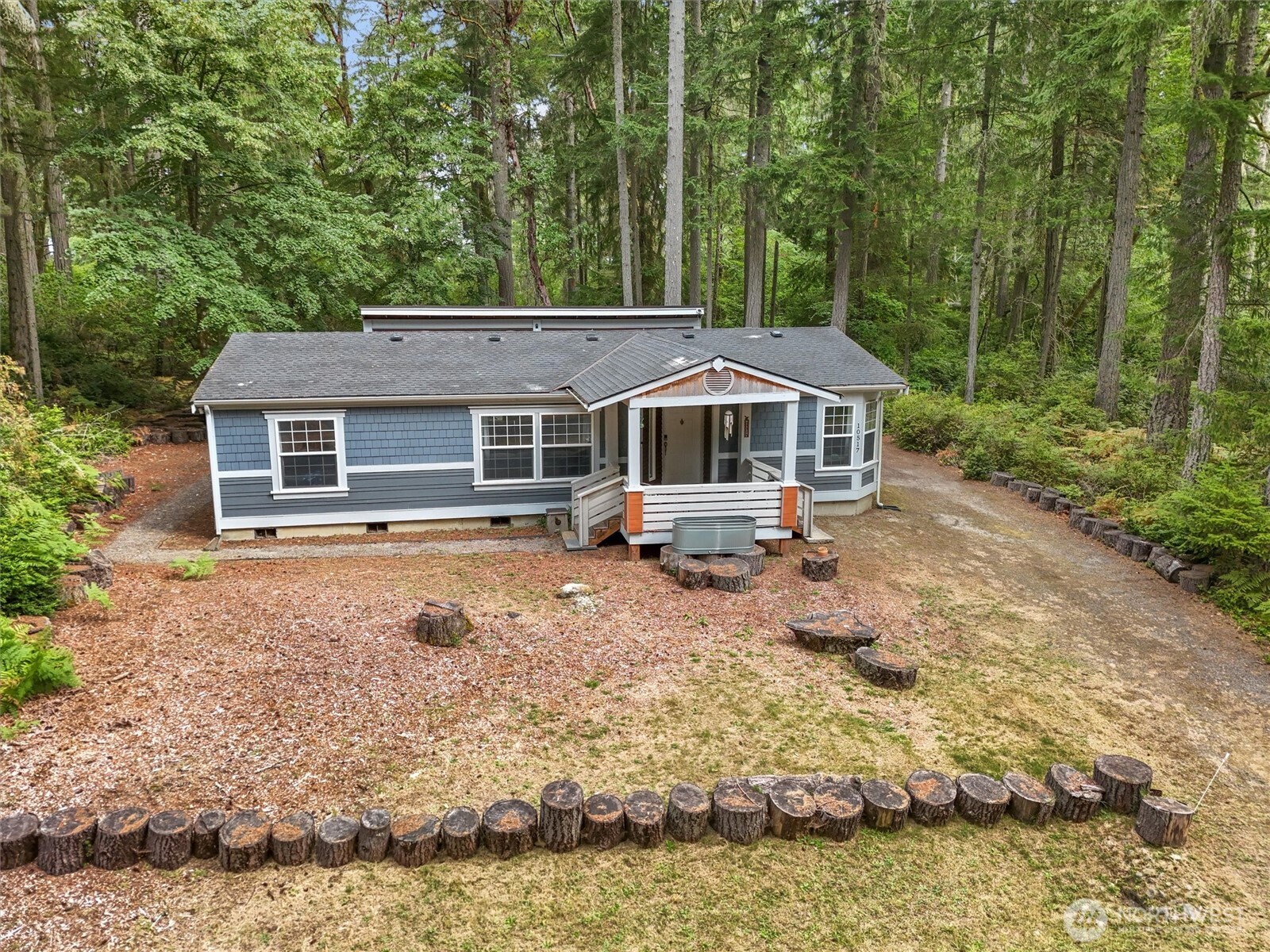 10517 Matthews Way Property Photo 2