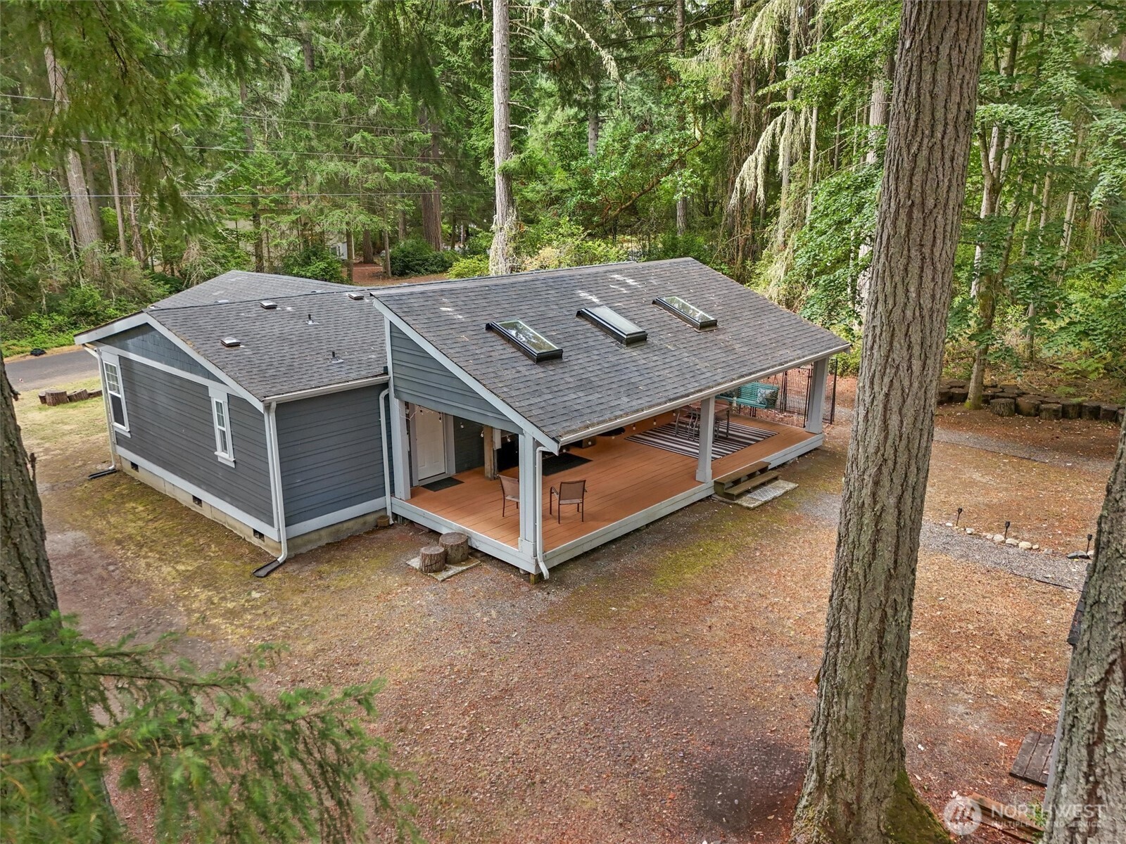 10517 Matthews Way Property Photo 3