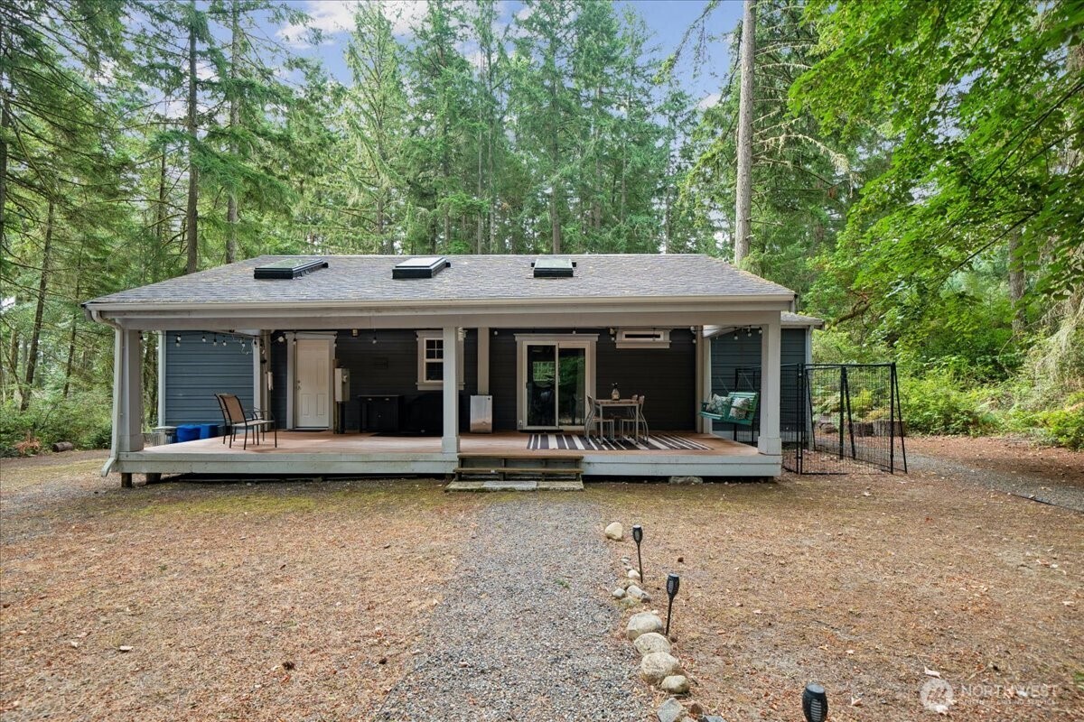 10517 Matthews Way Property Photo 6