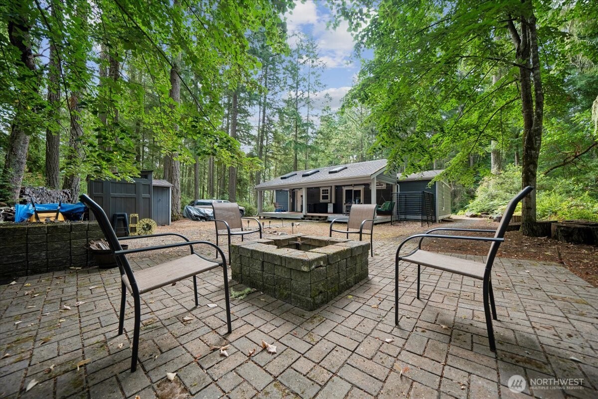 10517 Matthews Way Property Photo 8
