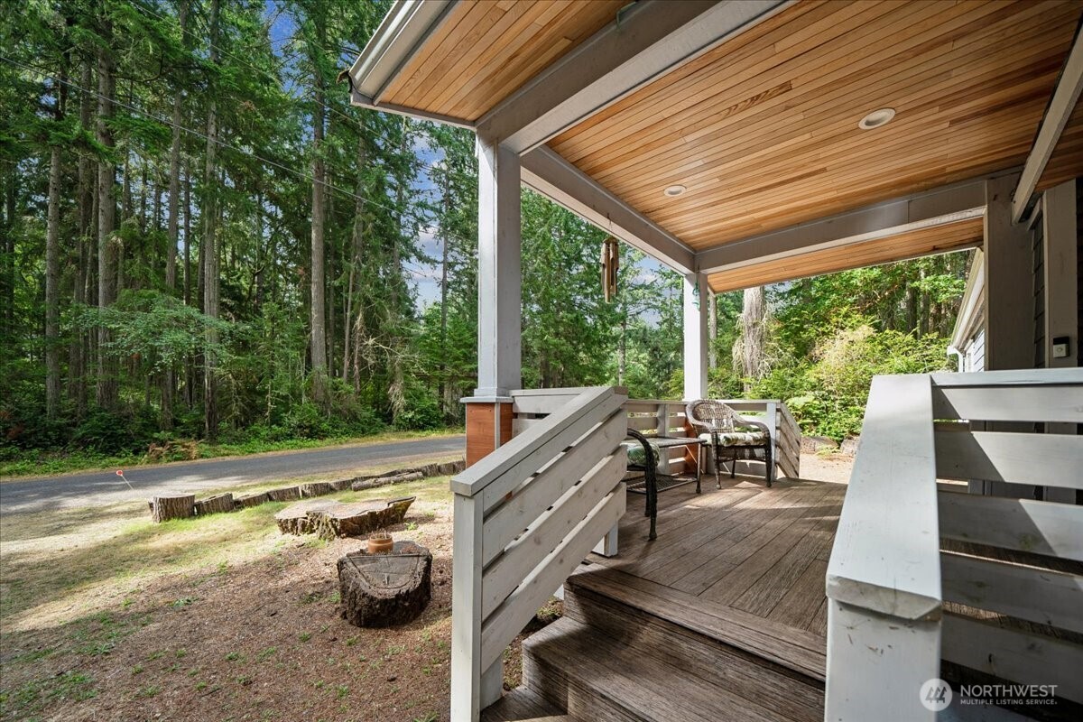 10517 Matthews Way Property Photo 9