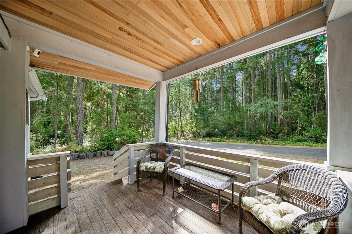10517 Matthews Way Property Photo 10
