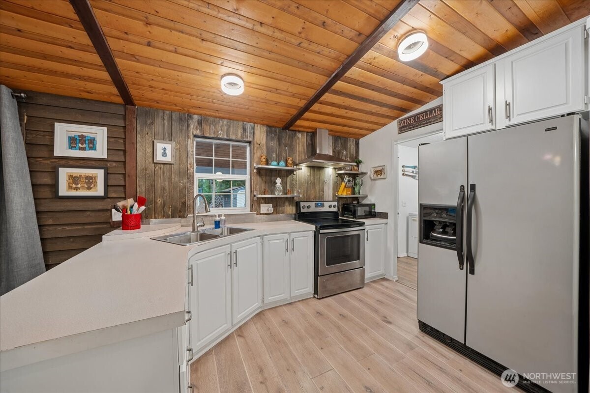 10517 Matthews Way Property Photo 20