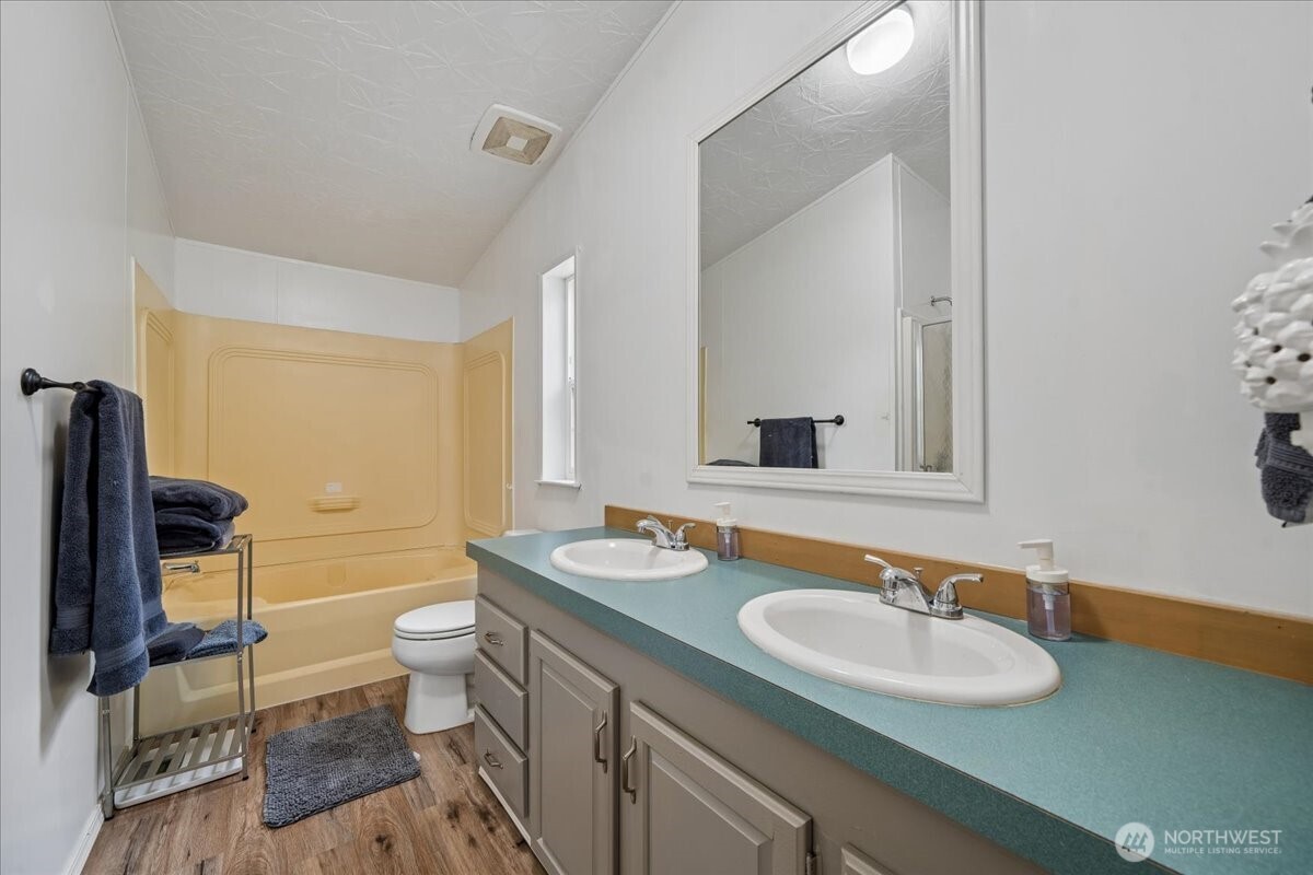10517 Matthews Way Property Photo 28