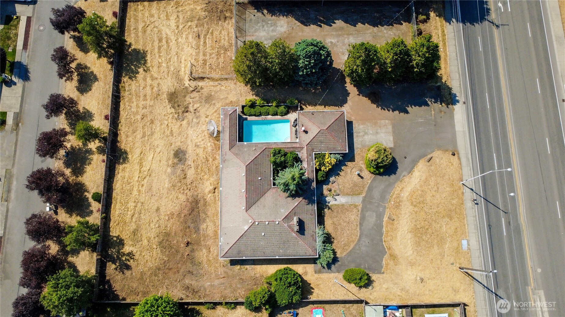 2222 176th Street Property Photo 3