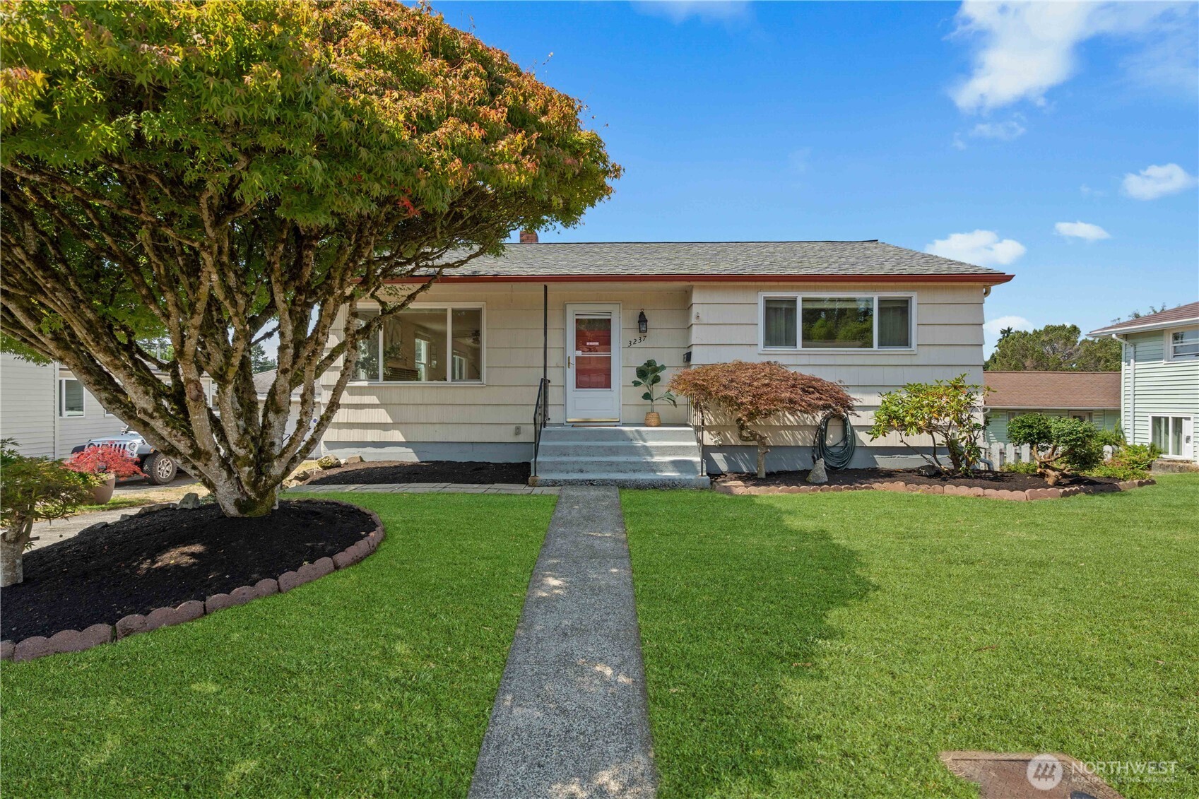3237 Solie Avenue Property Photo 1