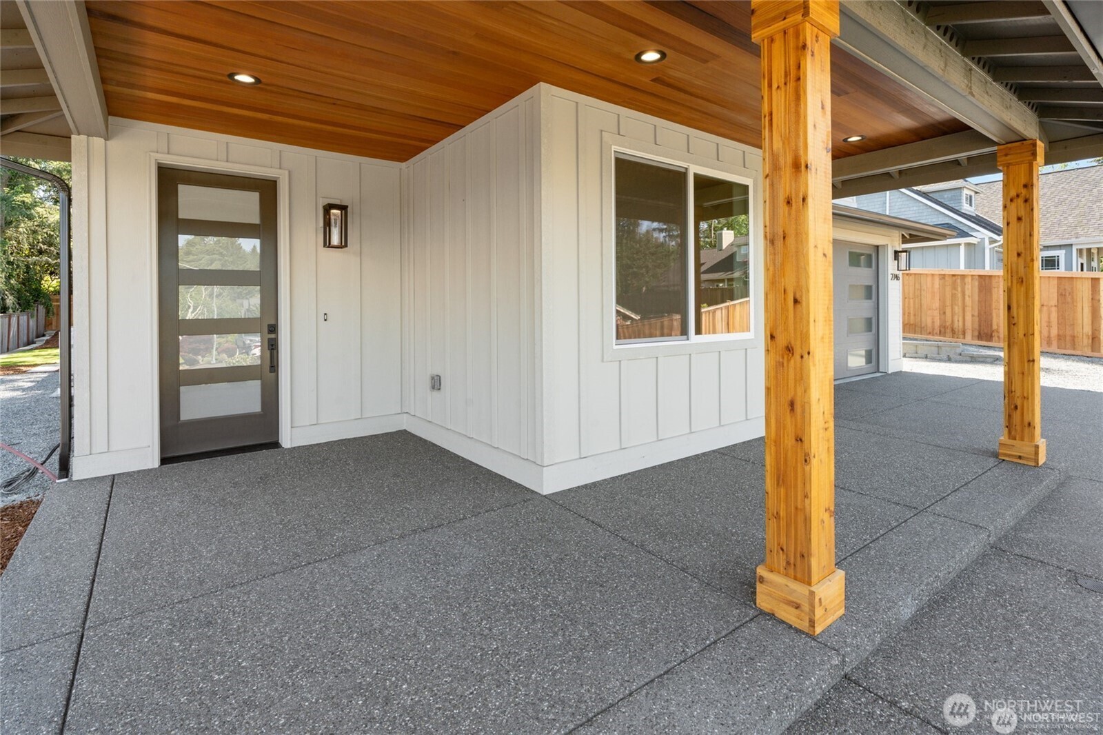 2746 Sunset Court Property Photo 4