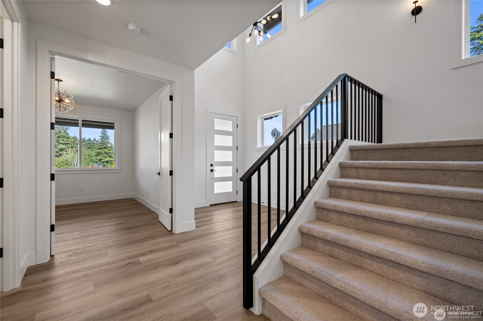 2746 Sunset Court Property Photo 8