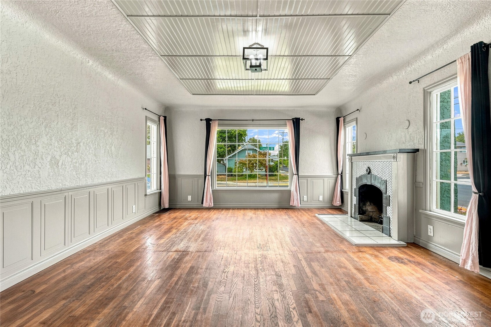 1002 Howard Street Property Photo 4