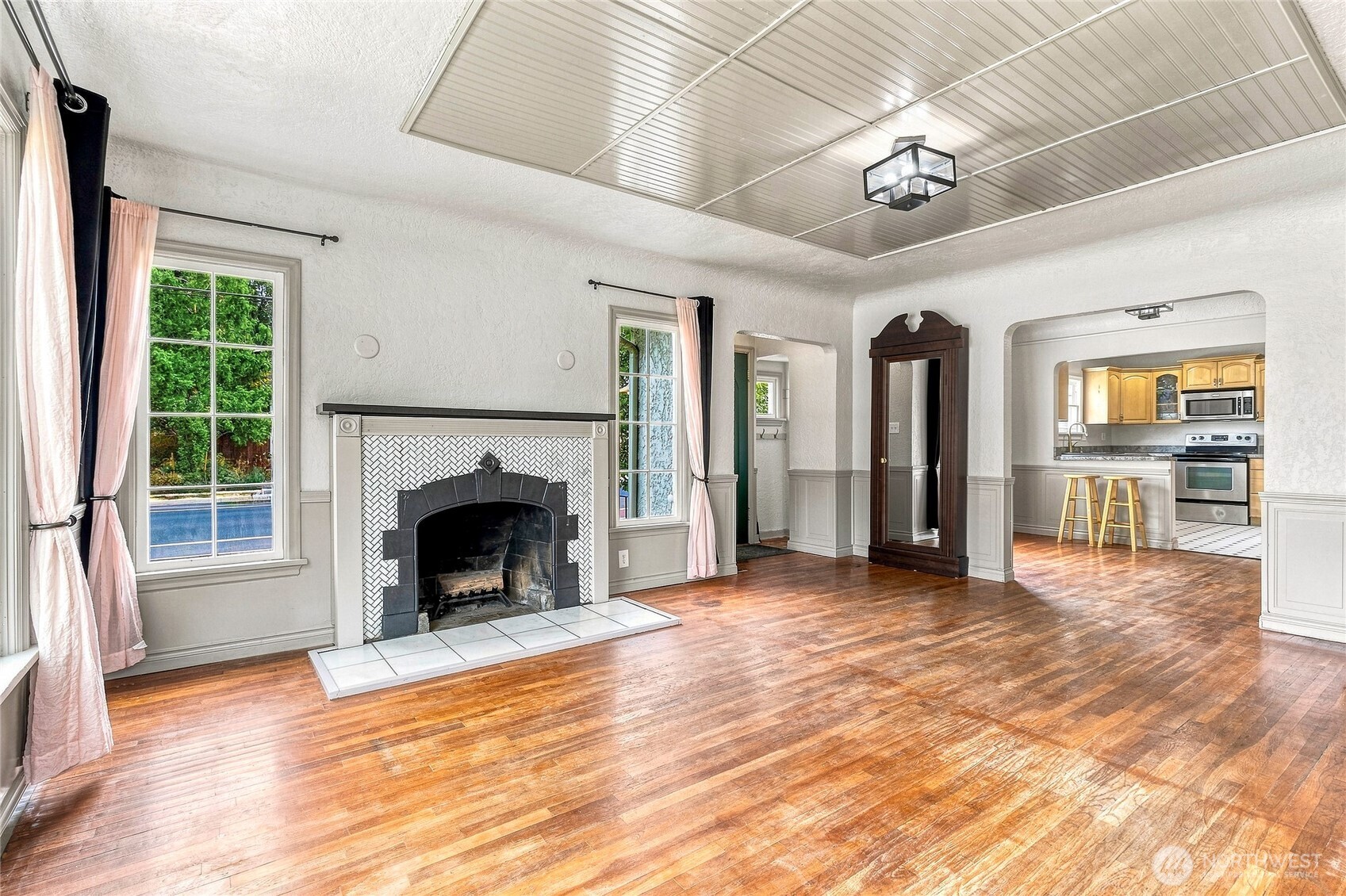 1002 Howard Street Property Photo 5