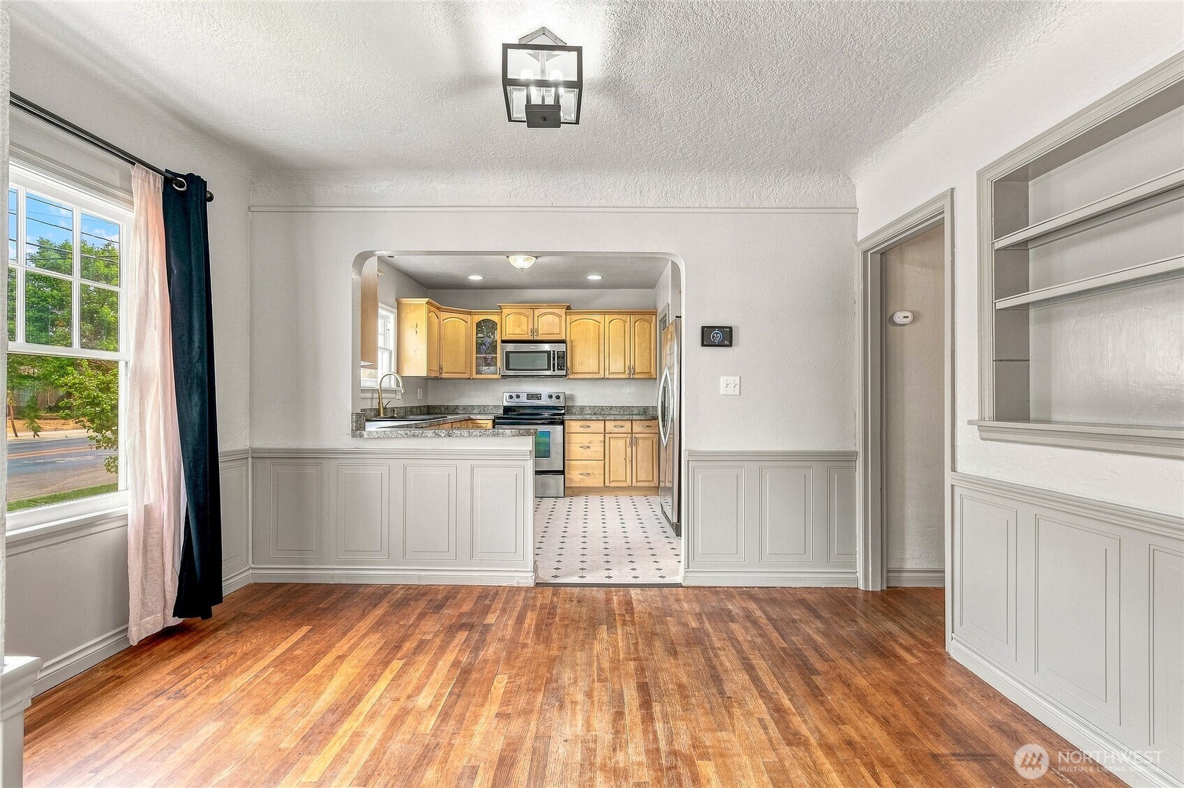 1002 Howard Street Property Photo 8