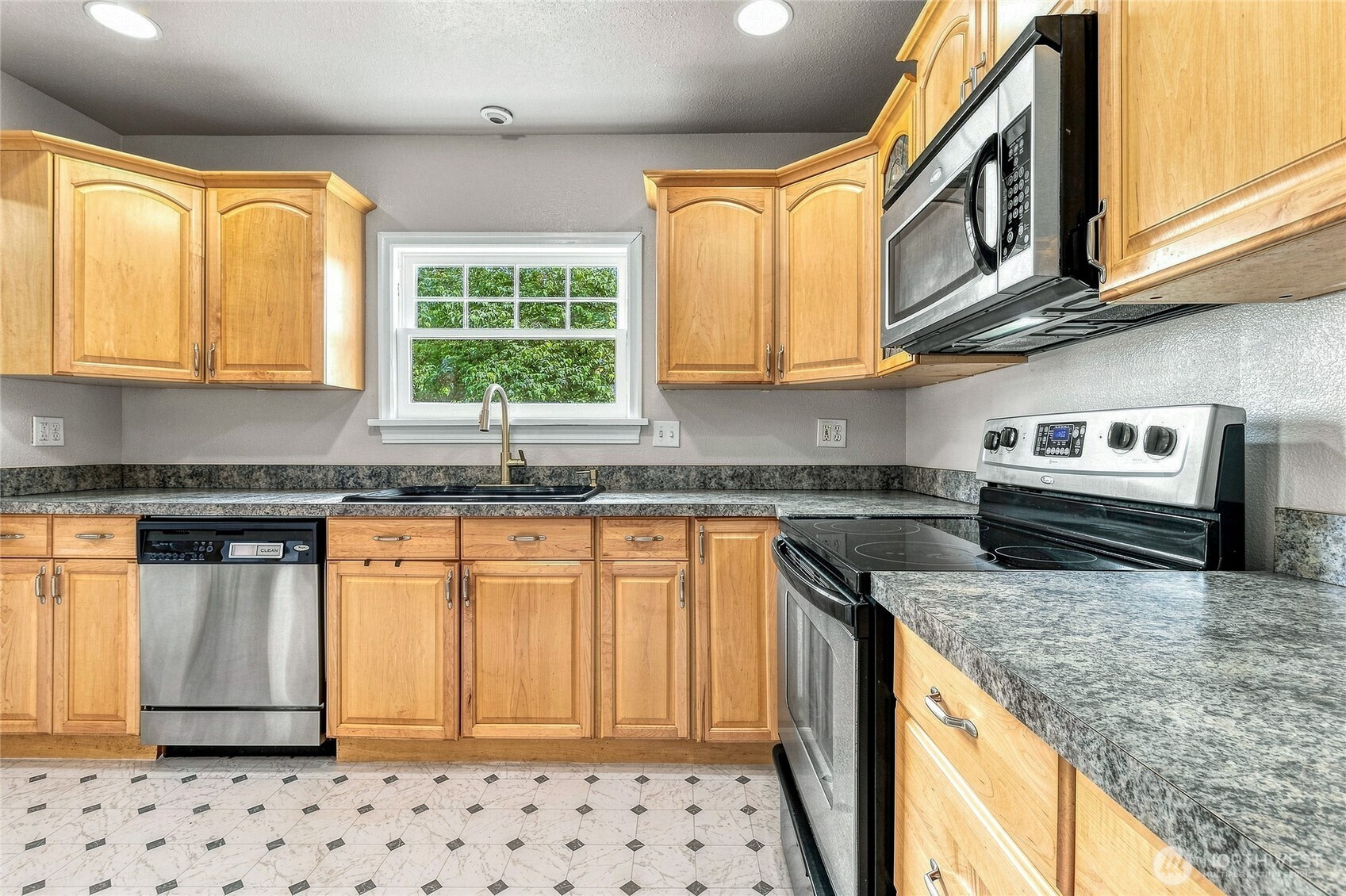 1002 Howard Street Property Photo 11