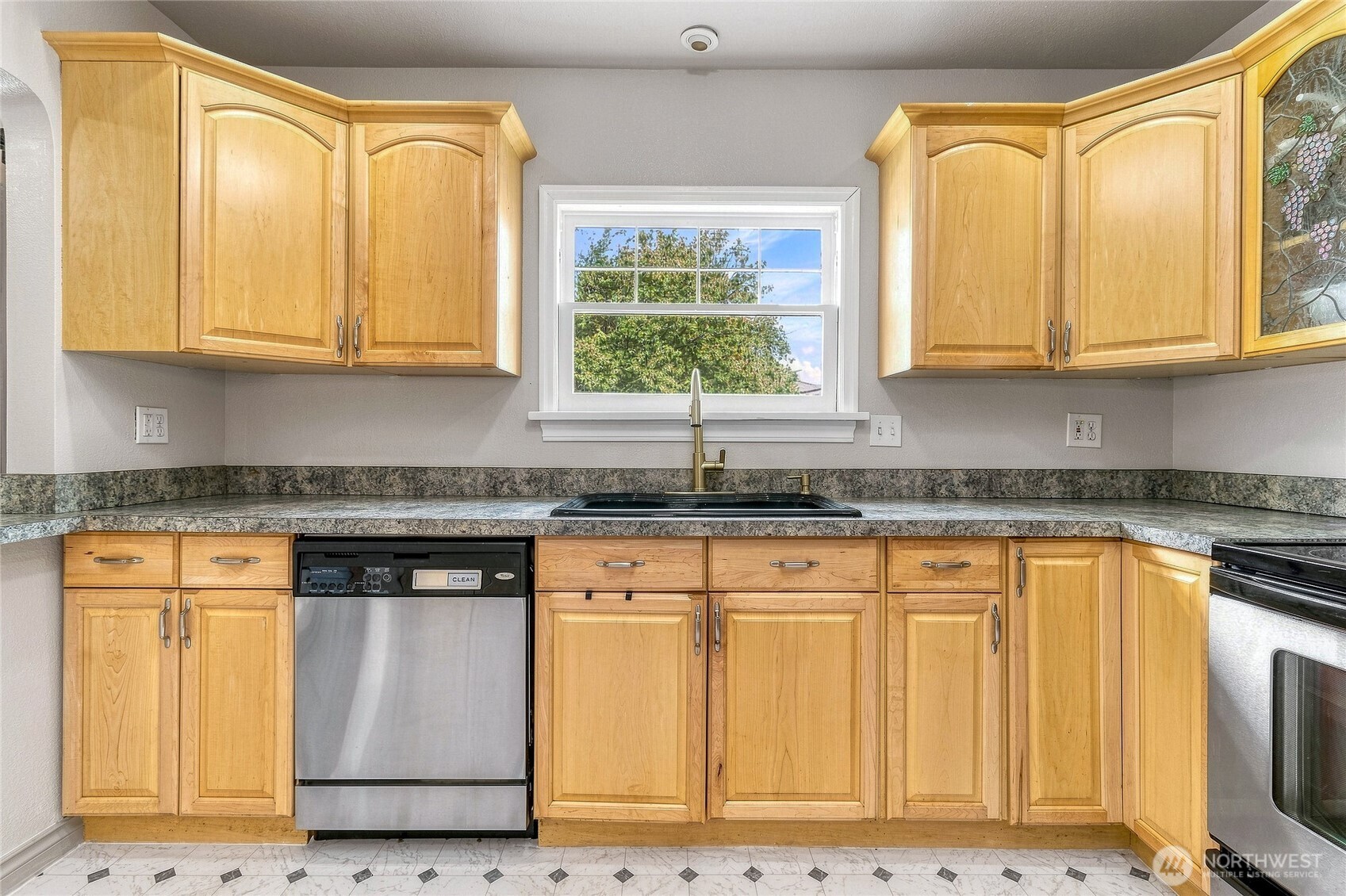 1002 Howard Street Property Photo 12