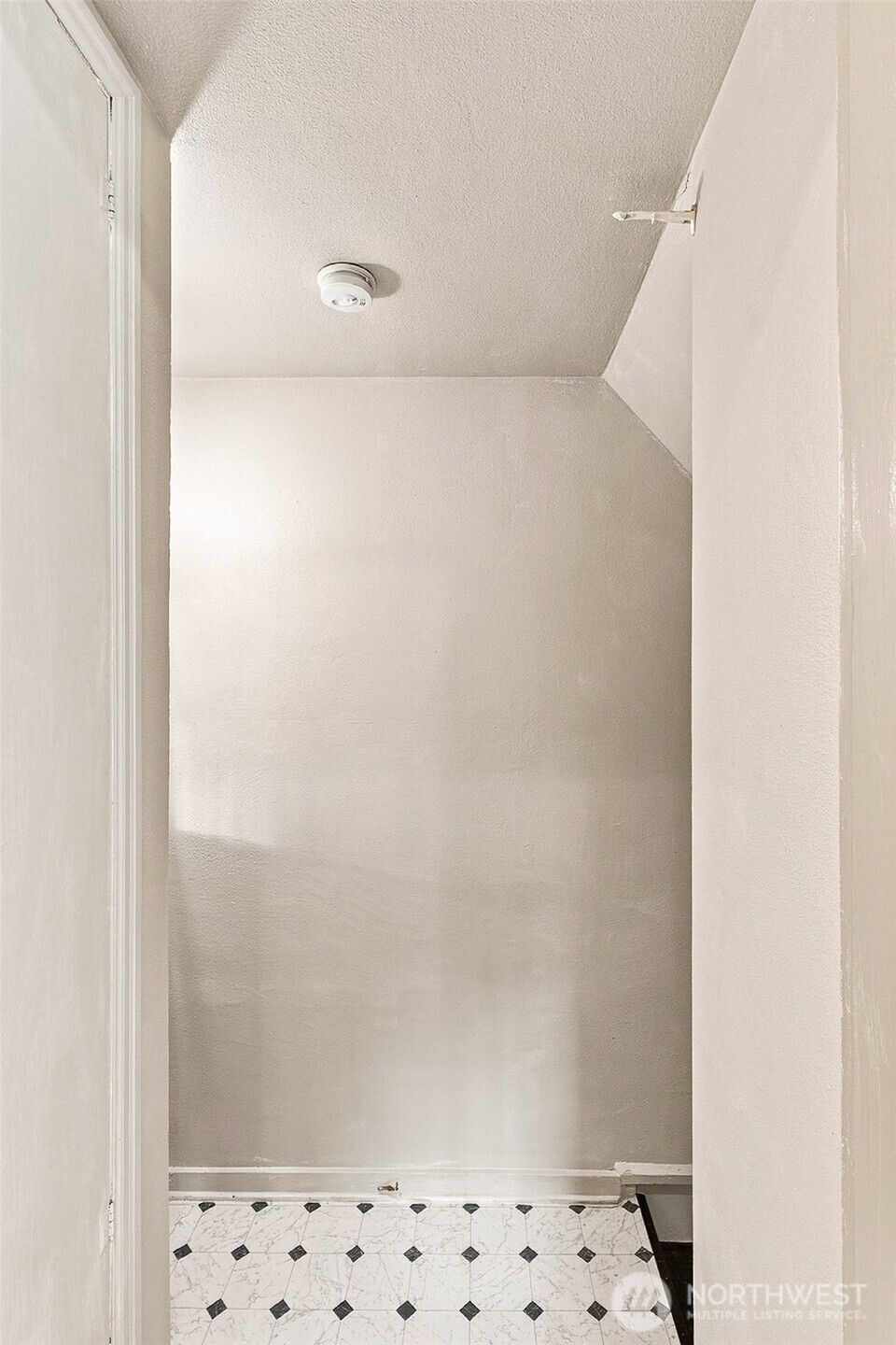 1002 Howard Street Property Photo 20