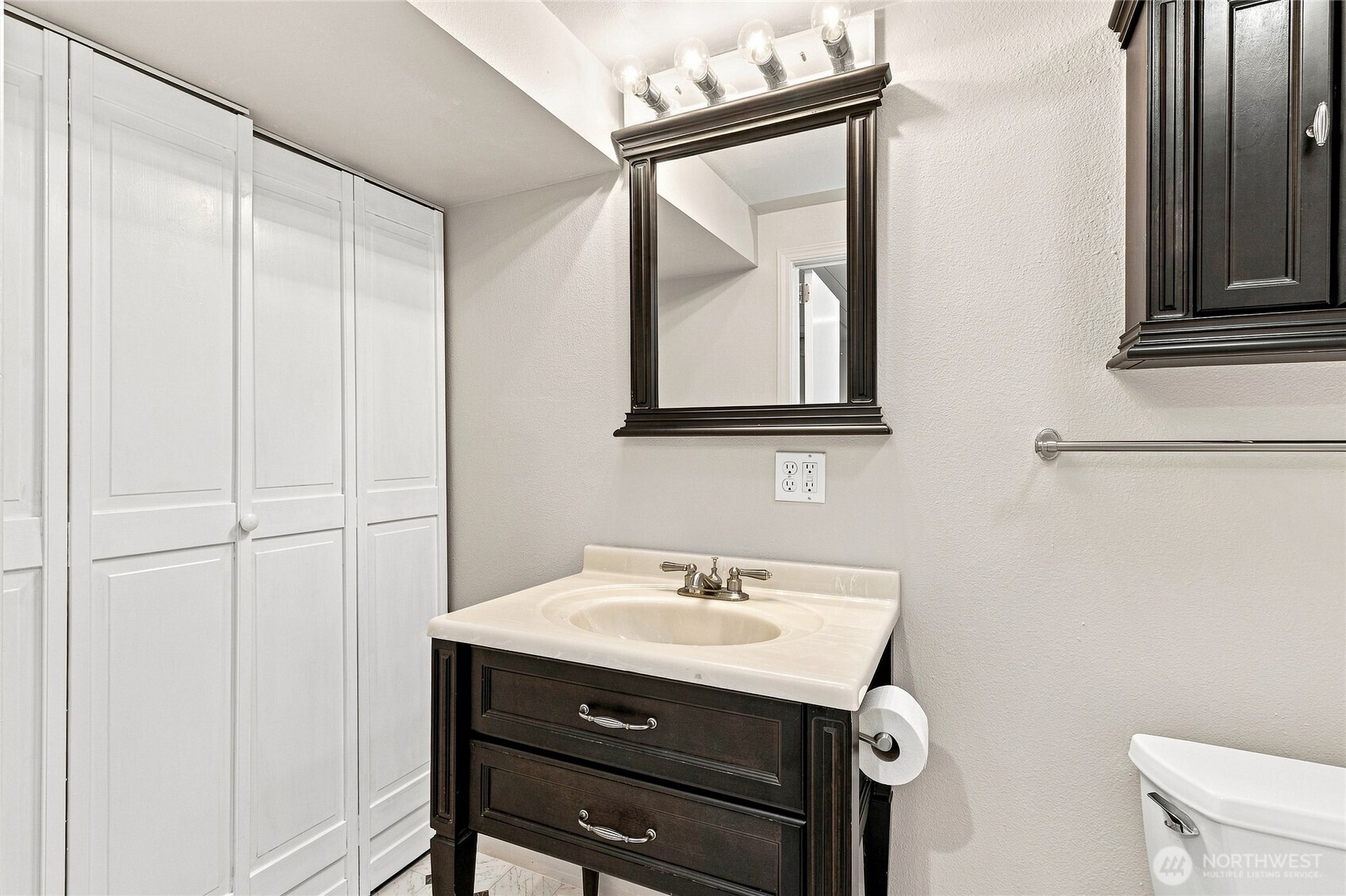 1002 Howard Street Property Photo 25