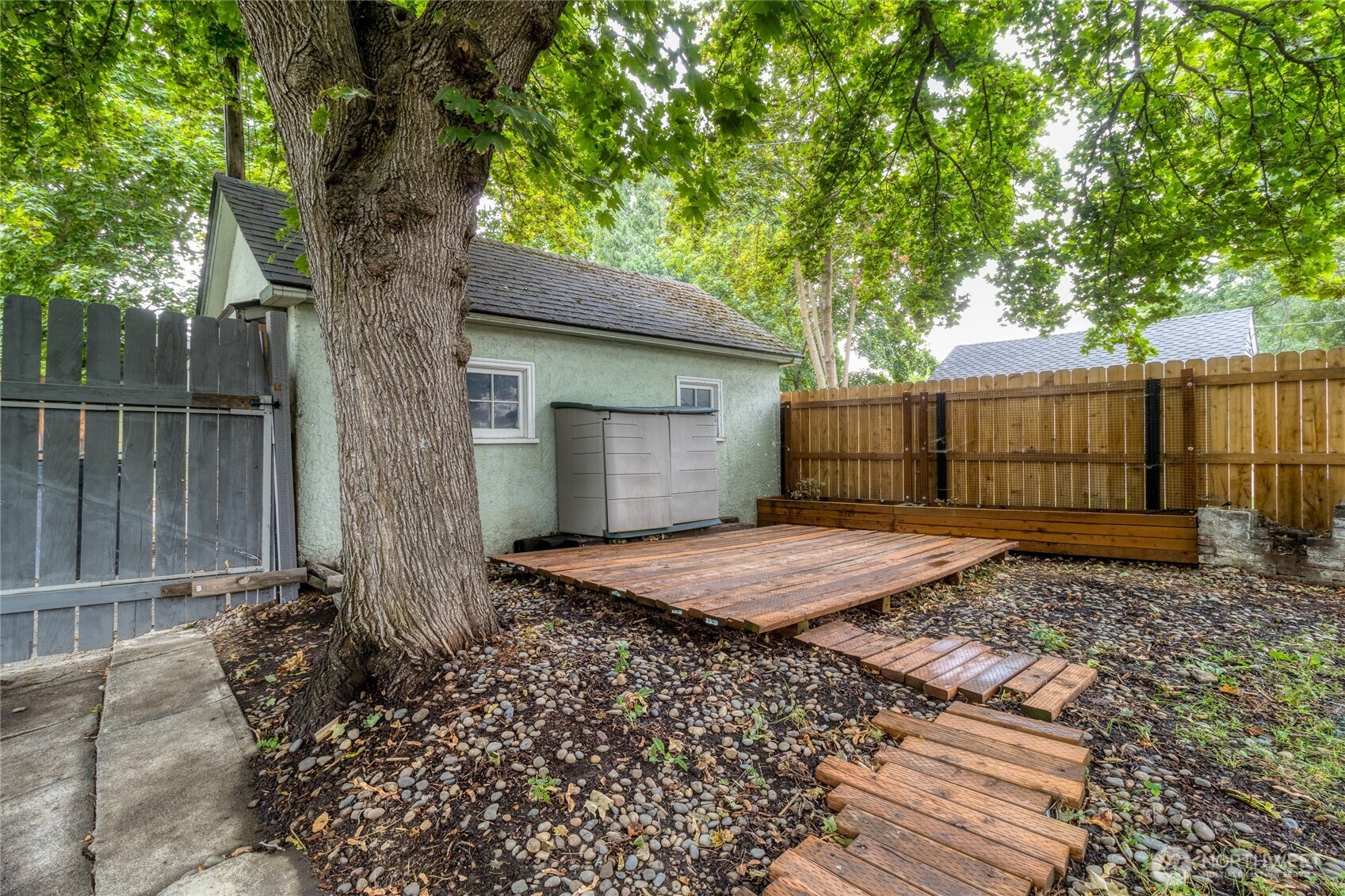 1002 Howard Street Property Photo 35