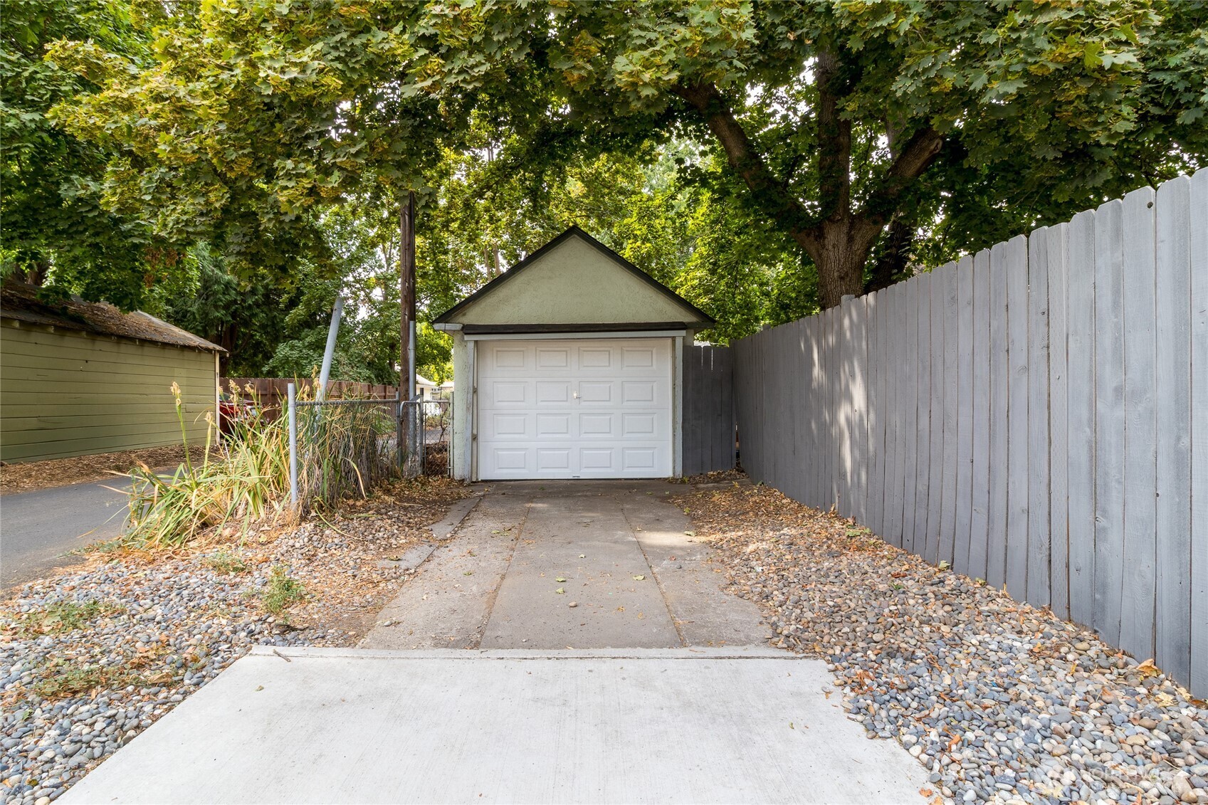 1002 Howard Street Property Photo 37